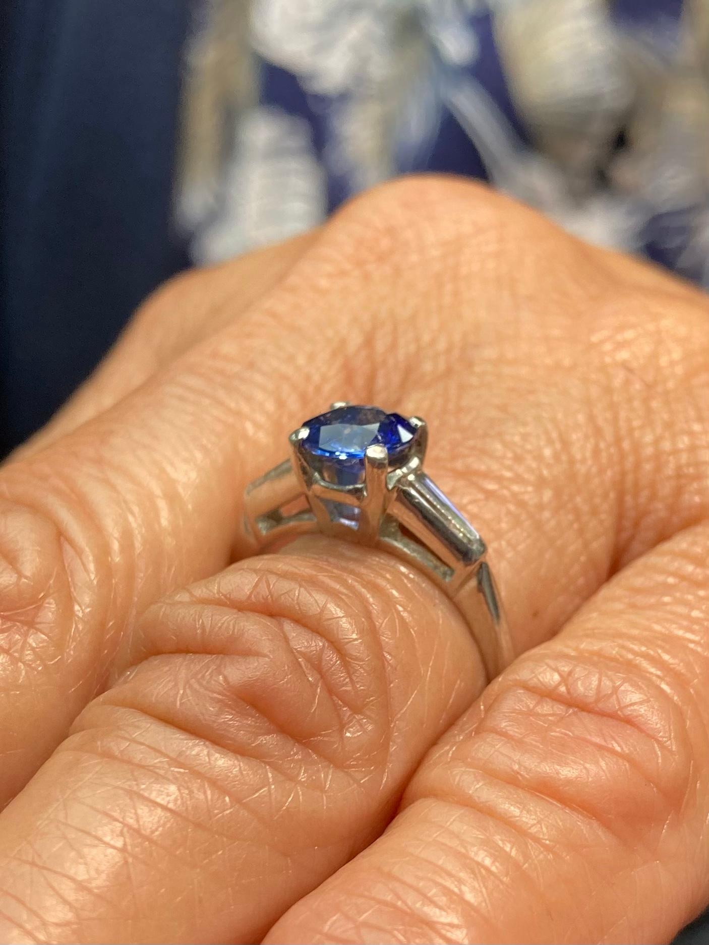 Sapphire Diamond Platinum Engagement Ring In Good Condition For Sale In Los Angeles, CA