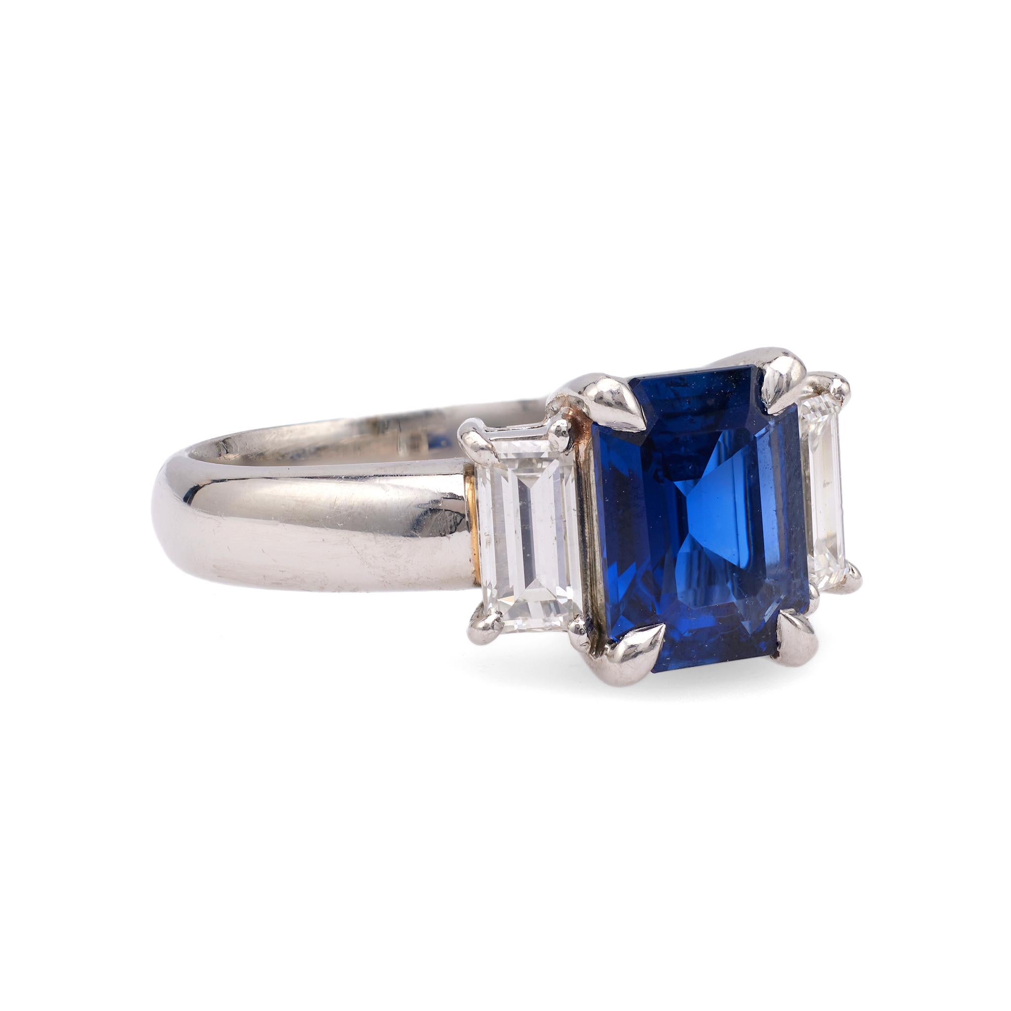 Sapphire Diamond Platinum Ring In Excellent Condition For Sale In Beverly Hills, CA