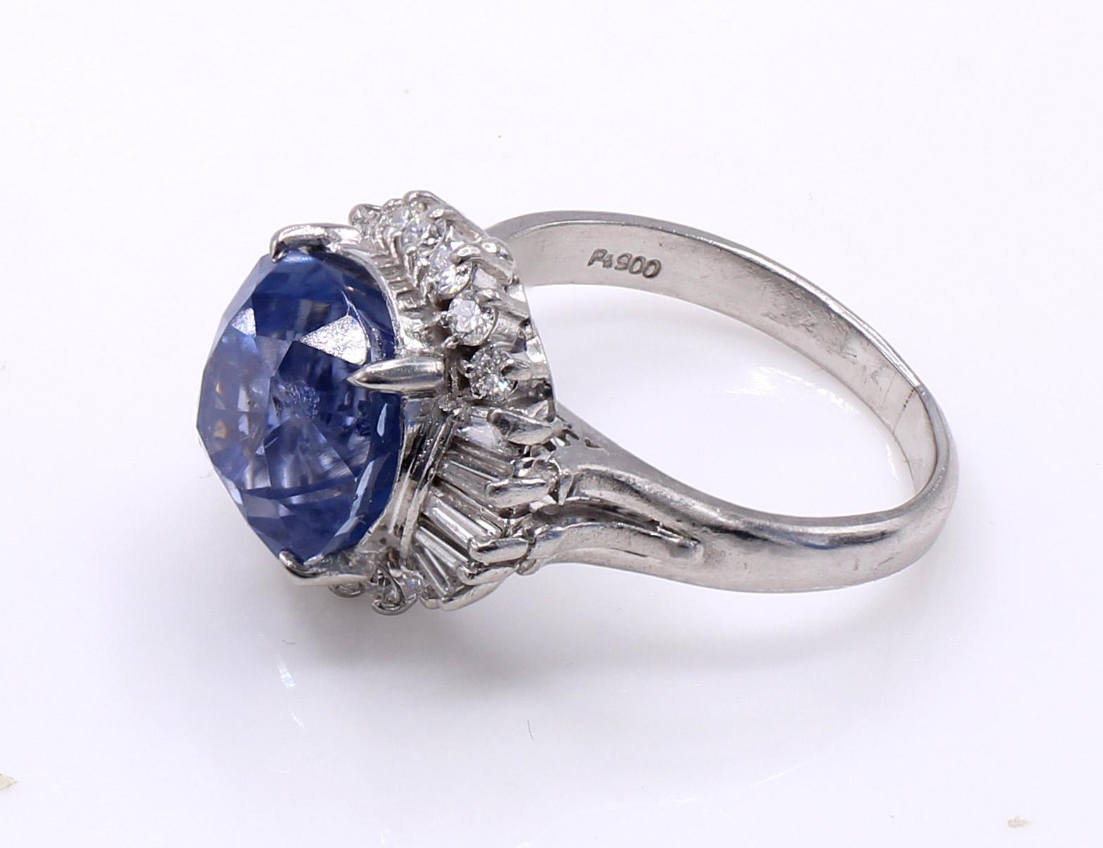 Anello con zaffiro e diamante in platino In condizioni ottime in vendita a New York, NY