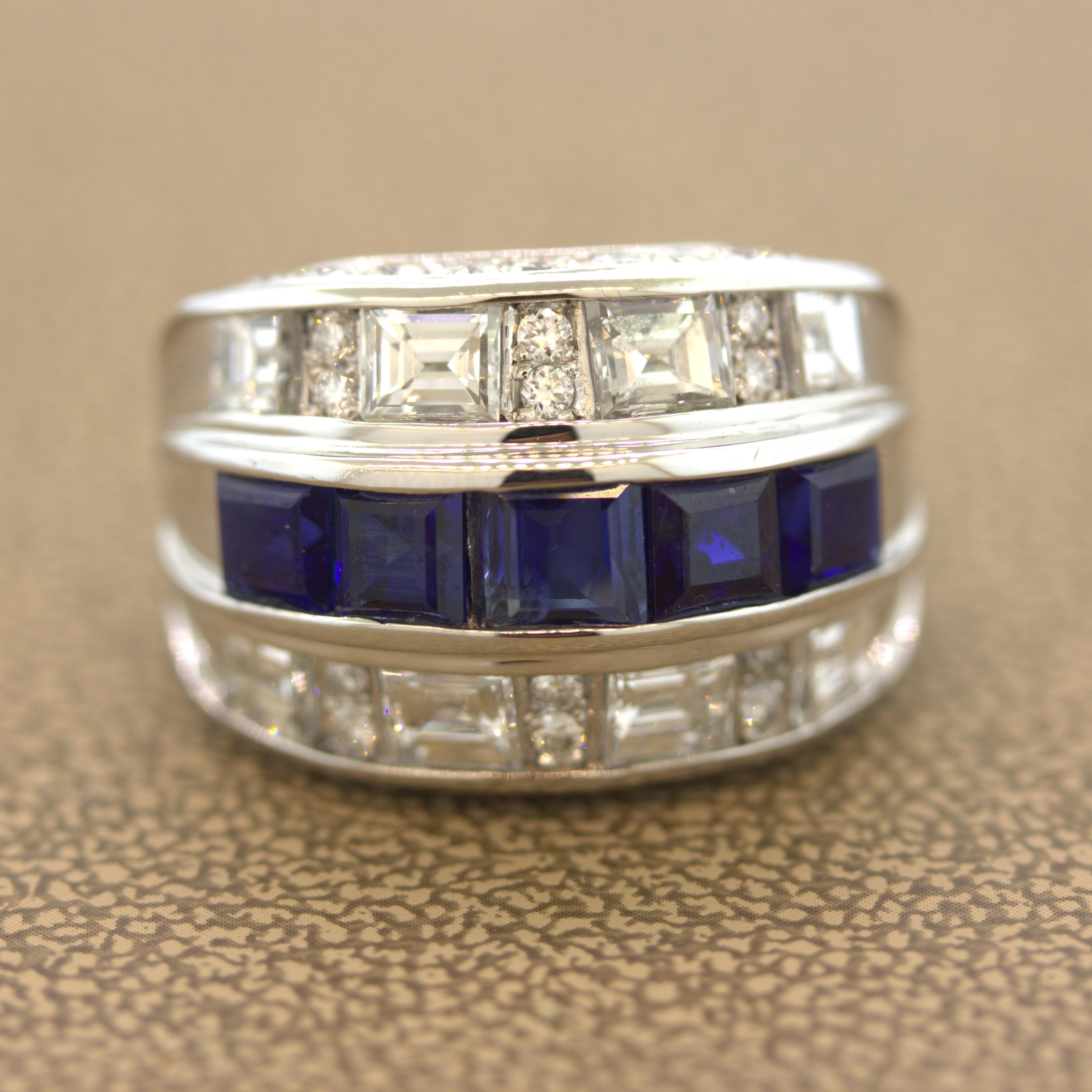 Ein sehr gut gemachtes breites Platinband mit Saphiren und Diamanten! In der Mitte des Rings sind 5 große blaue Saphire in quadratischer Form mit einem Gesamtgewicht von 2,68 Karat gefasst. Oberhalb und unterhalb der Saphirreihe sind runde Diamanten