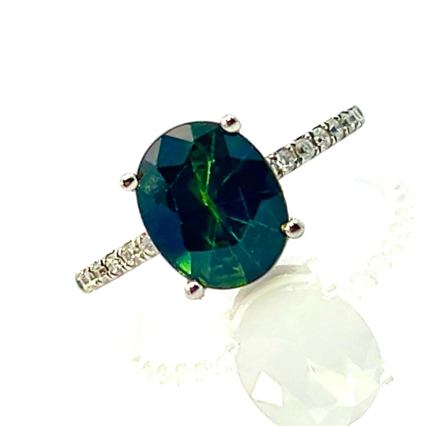 Bague en or blanc 14 carats avec saphir et diamant certifiée TCW de 2,8 carats en vente 3