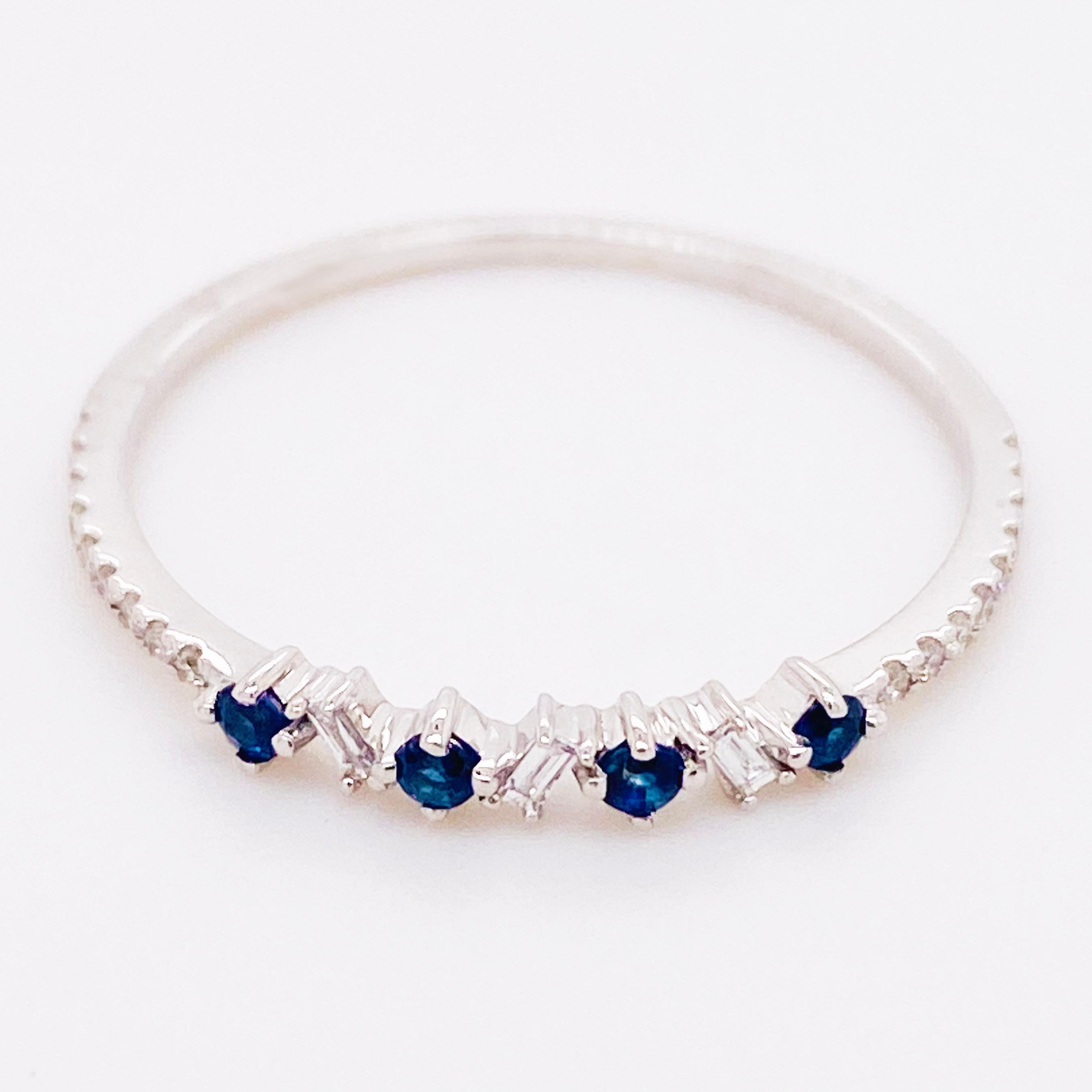 Saphir-Diamant-Ring, 14 Karat Gold, runder blauer Saphir Baguette-Diamantband (Moderne) im Angebot
