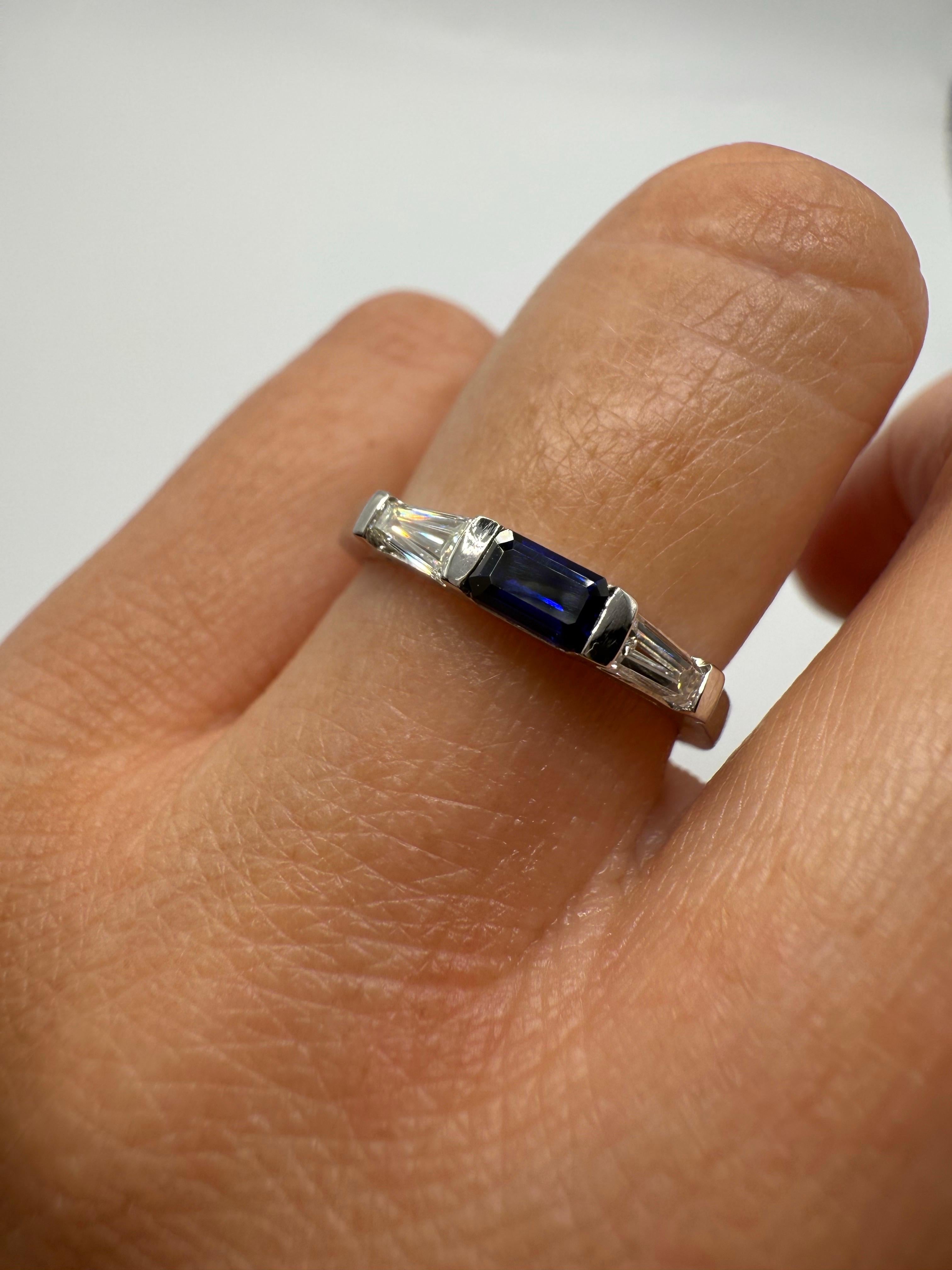 Taille émeraude Bague saphir Diamant Alliance en or 14KT Design français en vente