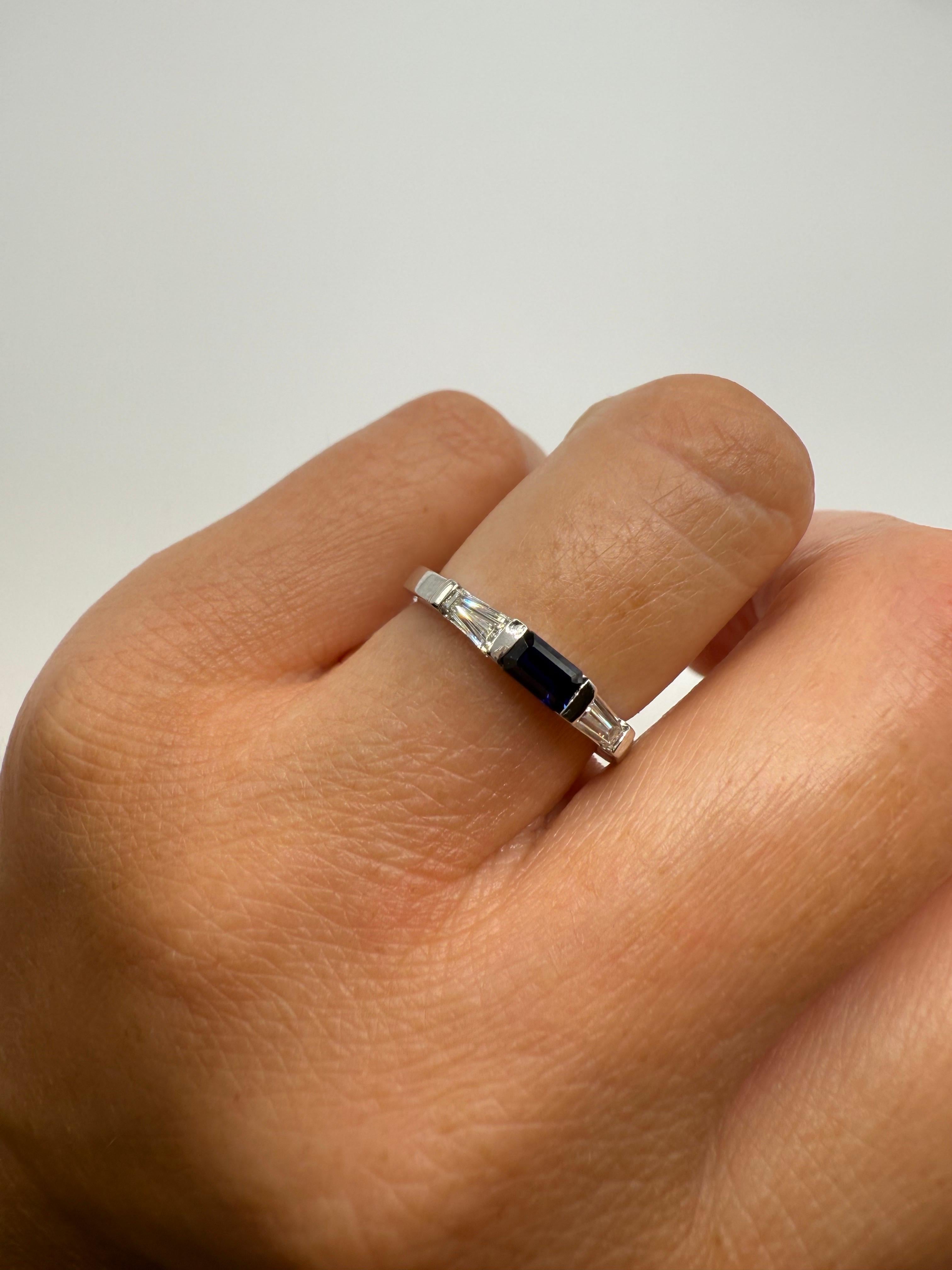 Bague saphir Diamant Alliance en or 14KT Design français Neuf - En vente à Boca Raton, FL