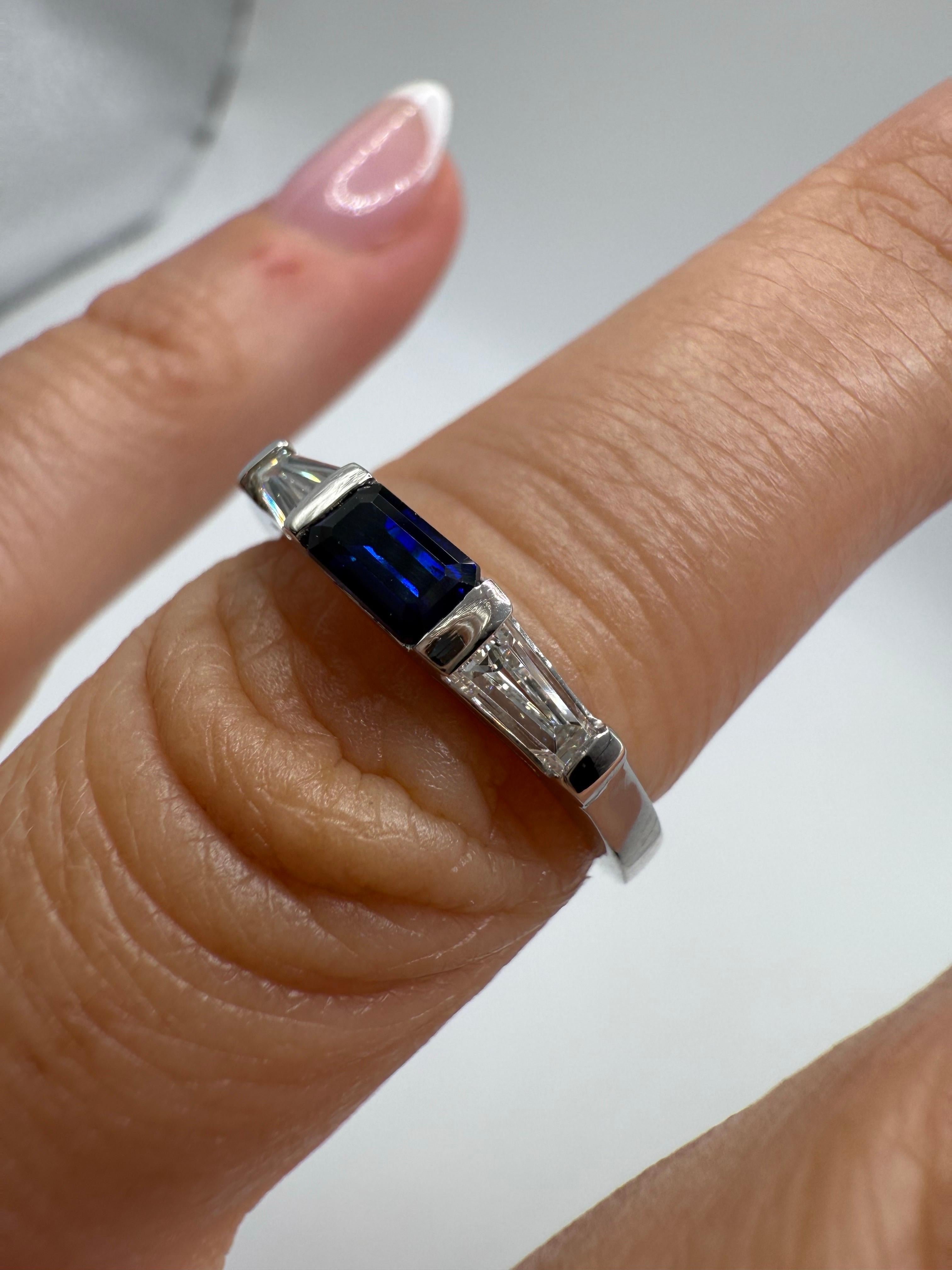 Bague saphir Diamant Alliance en or 14KT Design français en vente 1
