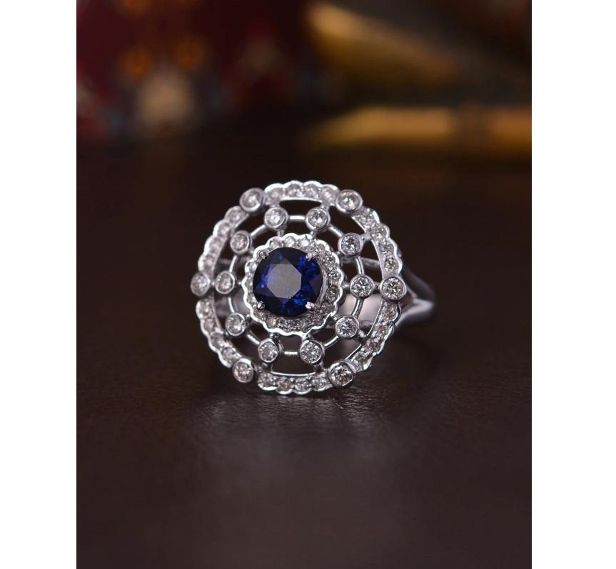Sapphire & Diamond Ring 18K gold In New Condition For Sale In jaipur, IN