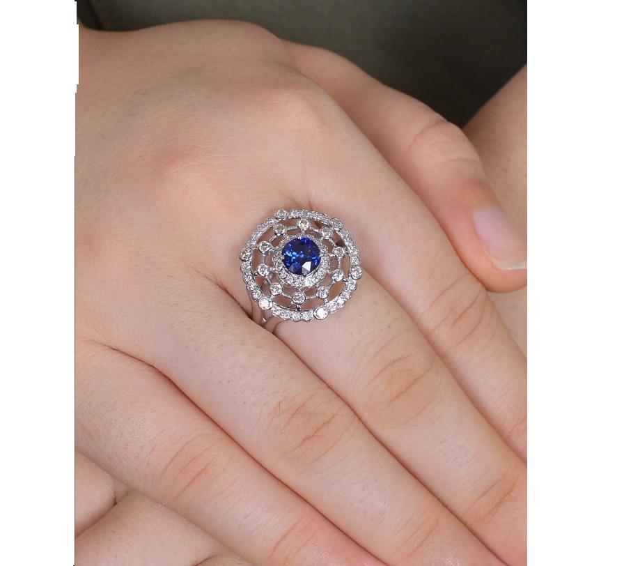 Women's Sapphire & Diamond Ring 18K gold For Sale