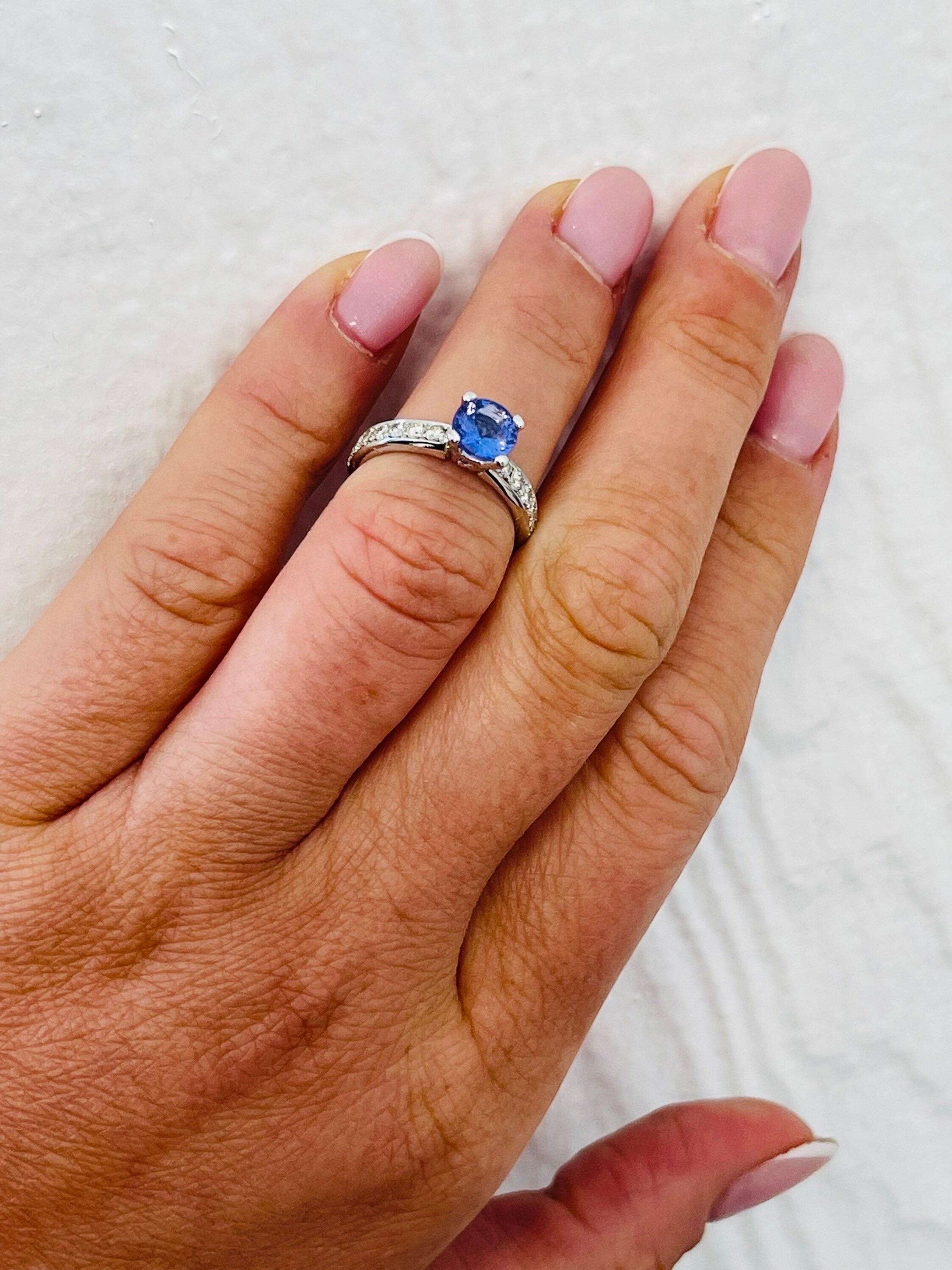 Bague de fiançailles de confort en or 18 carats avec saphir et diamant 1 carat Neuf - En vente à Boca Raton, FL