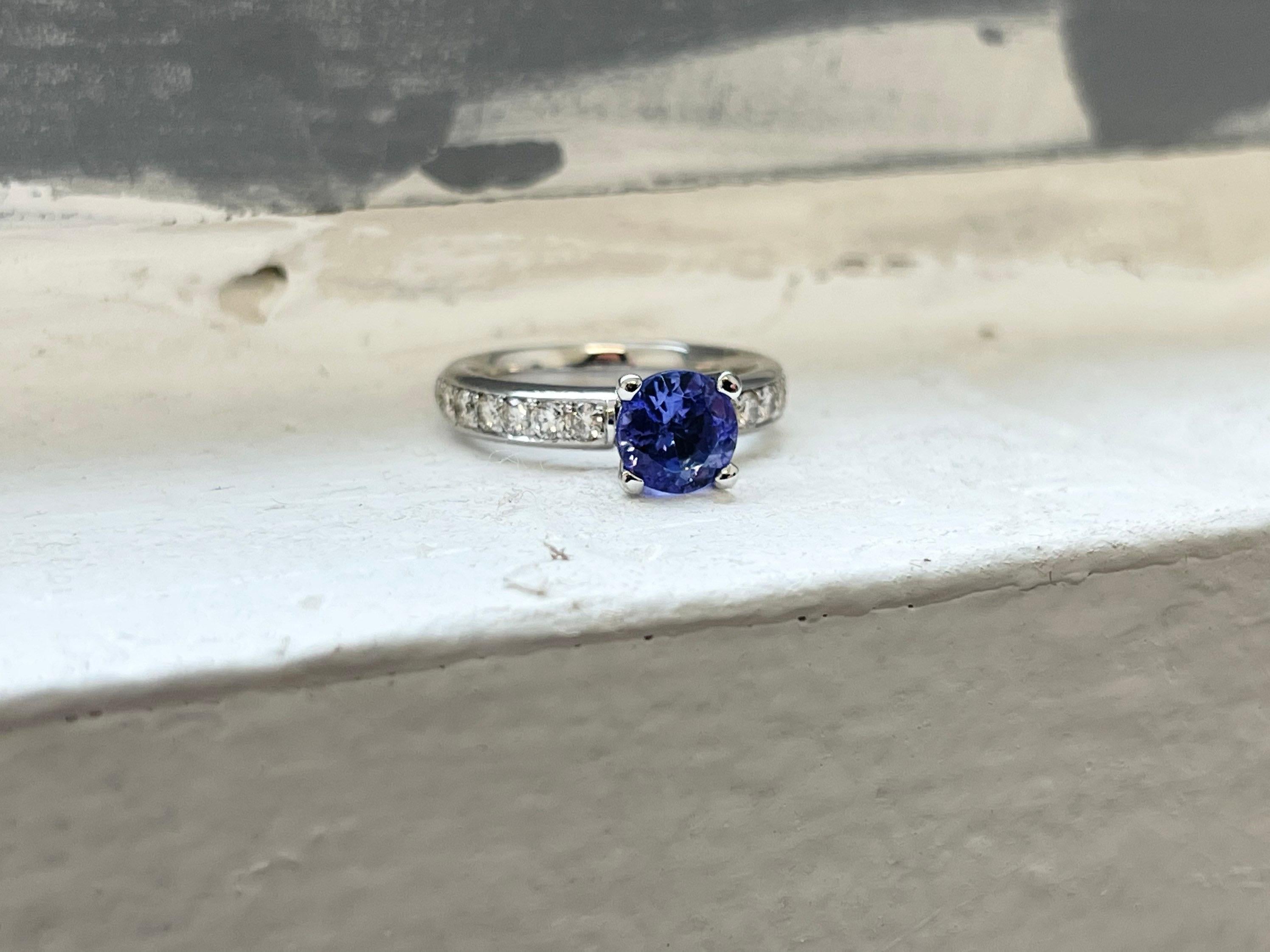 Bague de fiançailles de confort en or 18 carats avec saphir et diamant 1 carat Pour femmes en vente