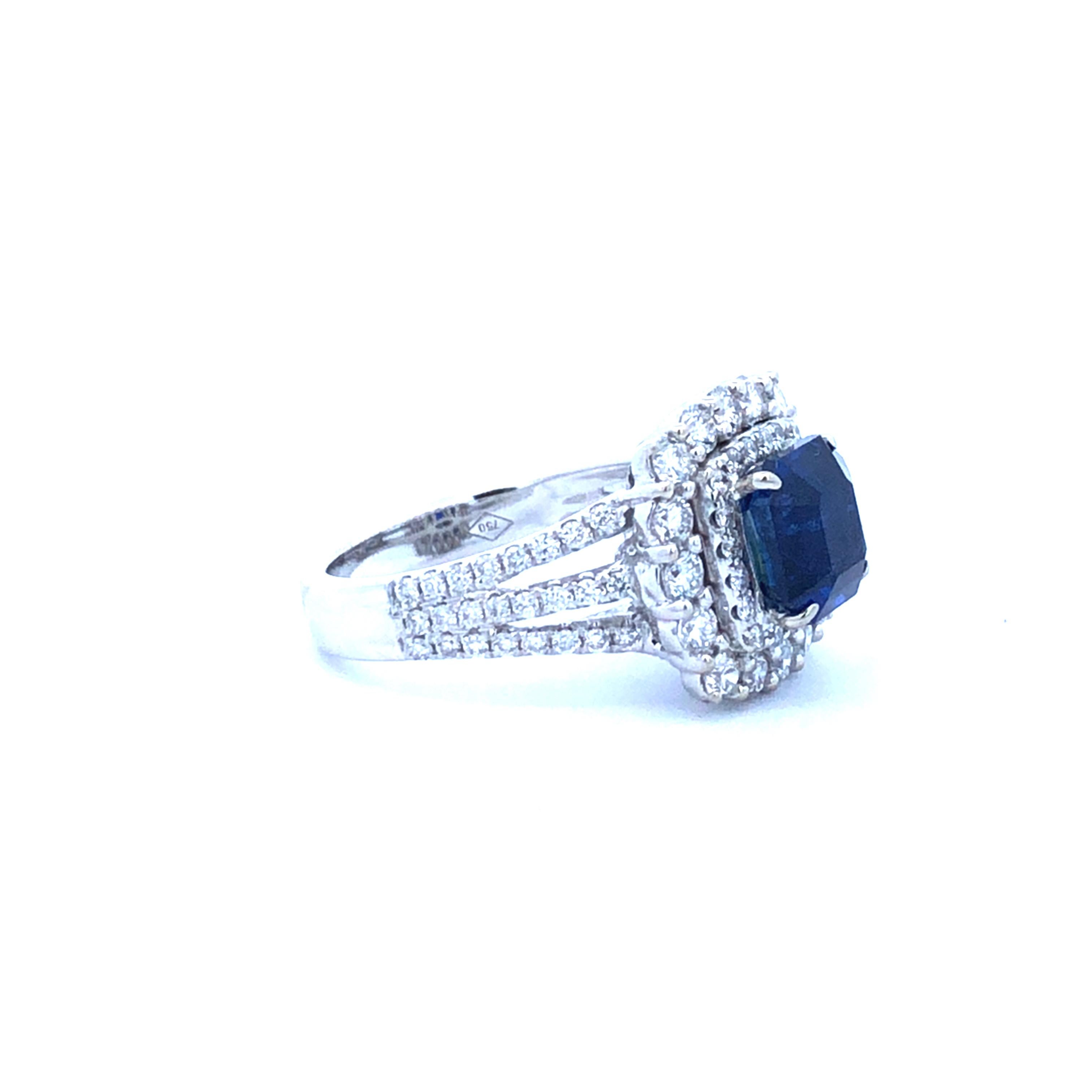 Dieser luxuriöse Ring aus 18-karätigem Weißgold wurde mit exquisiter Präzision gefertigt und bietet einen strahlenden Glanz, der die atemberaubenden Edelsteine ergänzt. Dieses Meisterwerk zeichnet sich durch einen auffälligen Mittelstein aus - einen