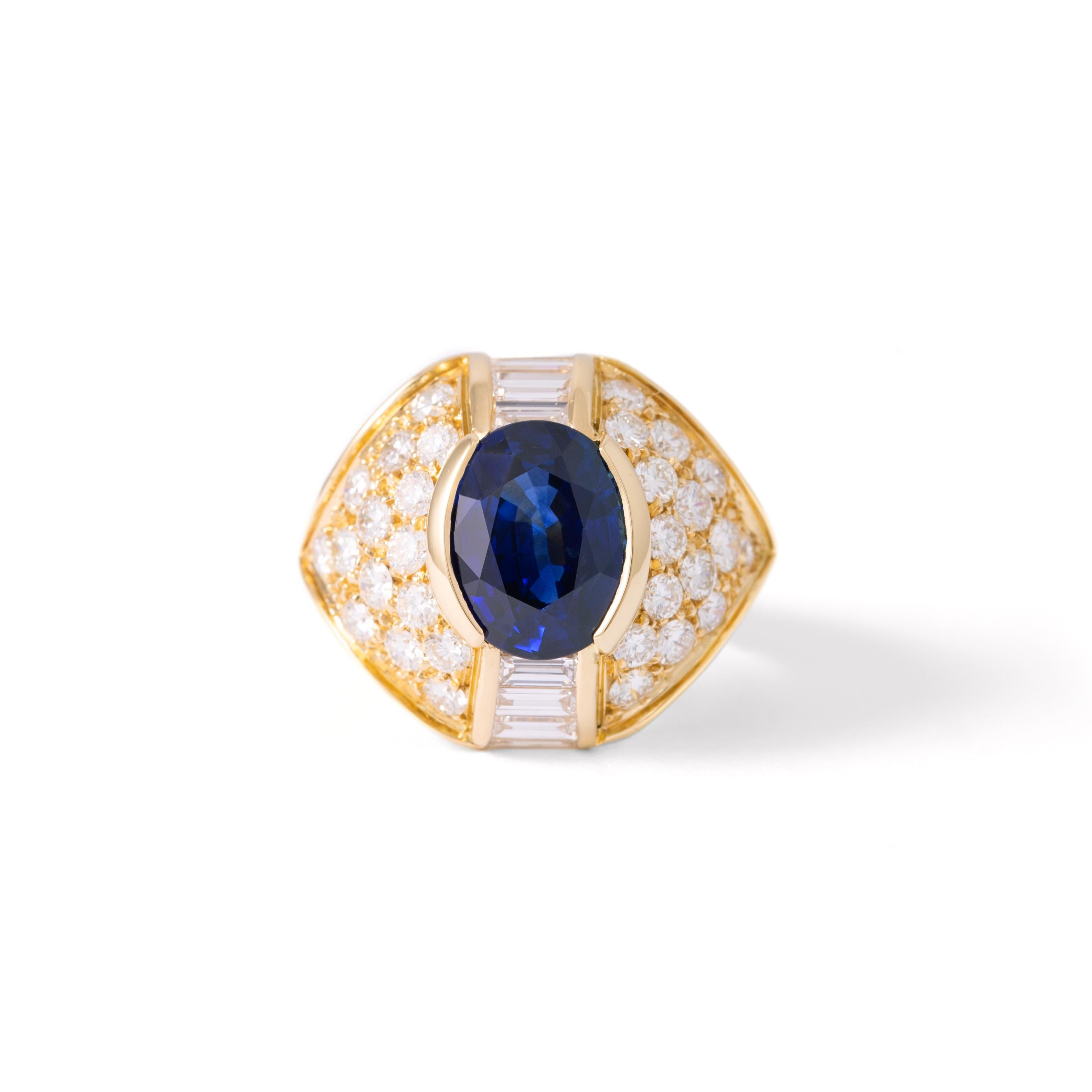 Ring in 18kt yellow gold set with one oval sapphire 3.51 cts and round and tapers diamonds 1.85 cts, Size 51