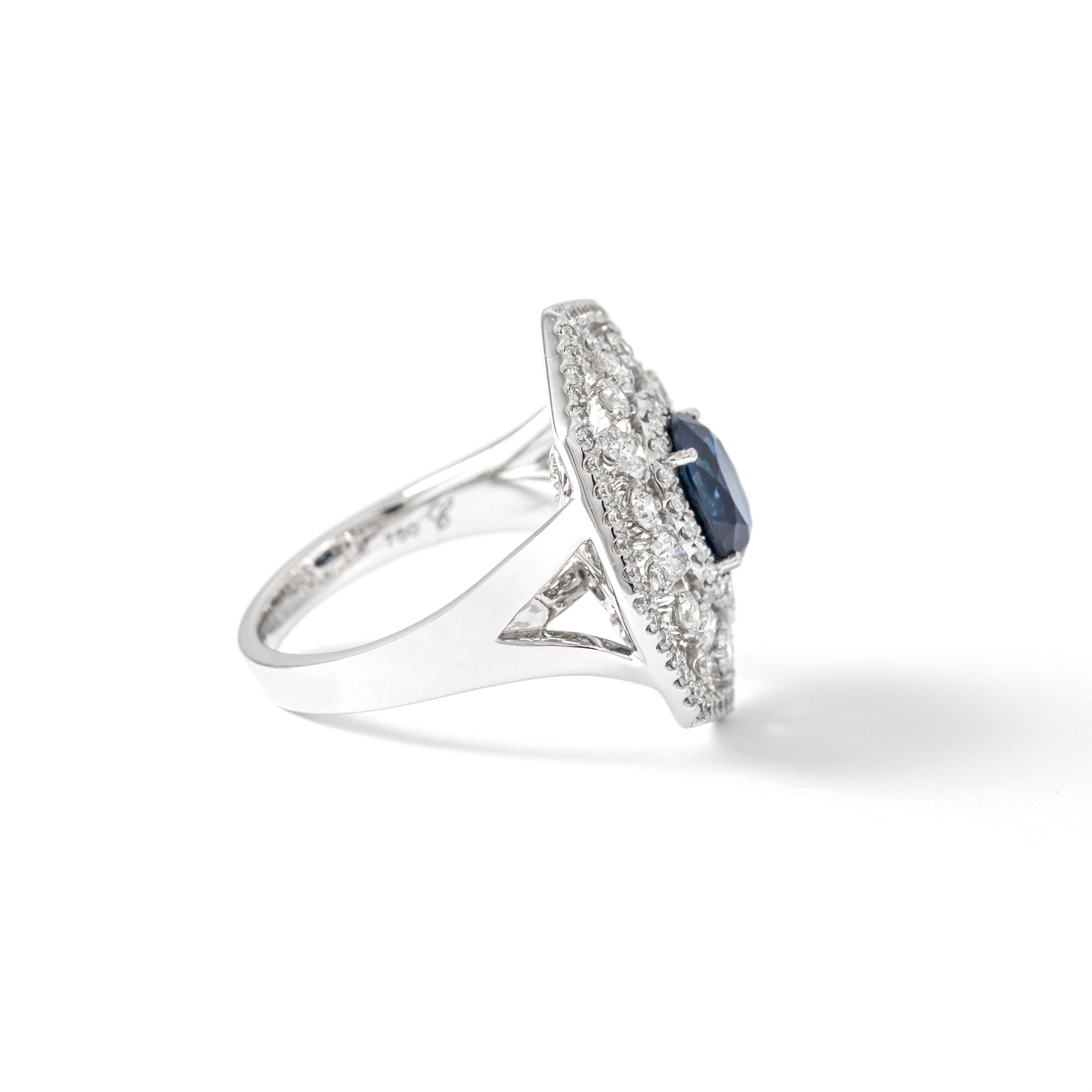 Round Cut Sapphire Diamond Ring For Sale