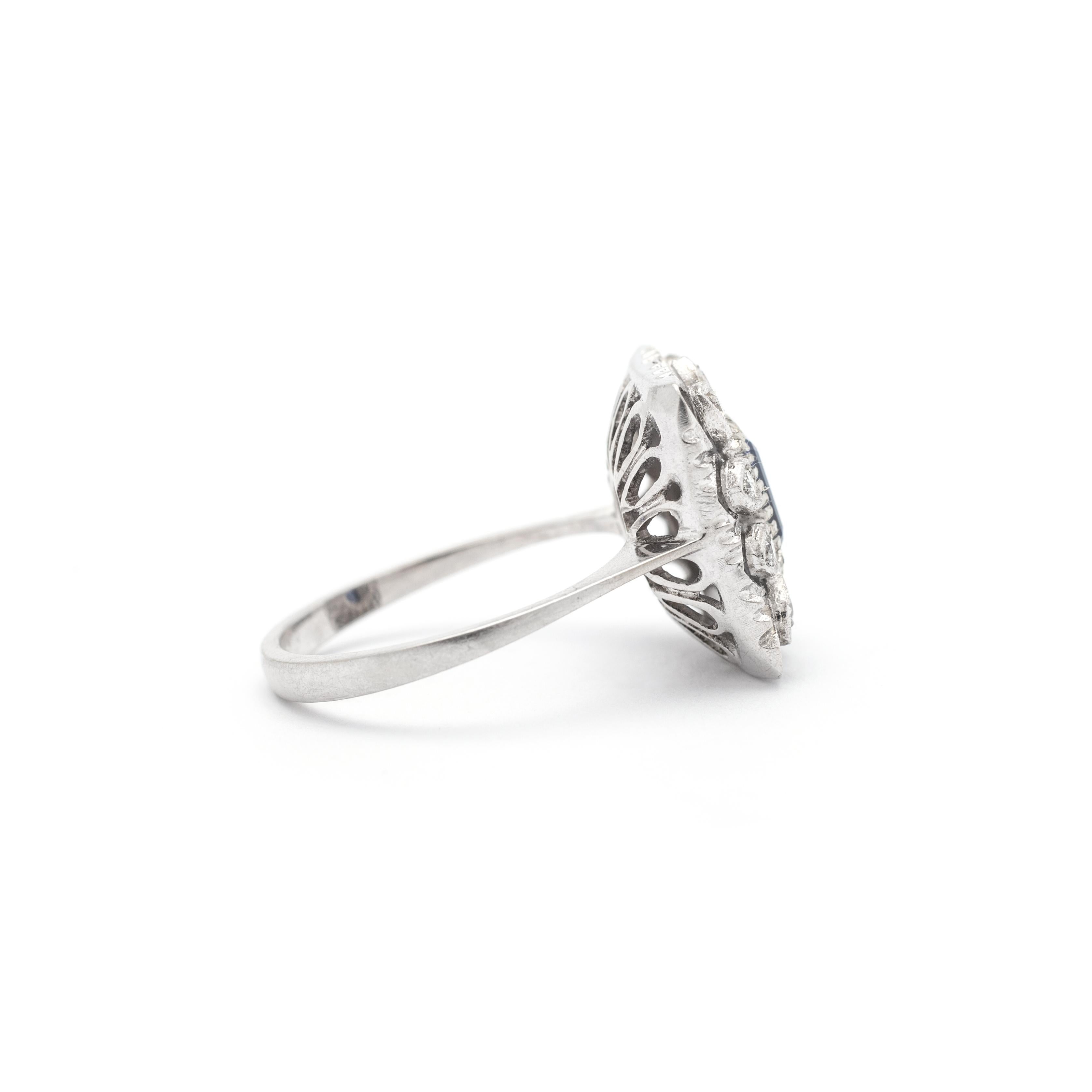 Round Cut Sapphire Diamond Ring