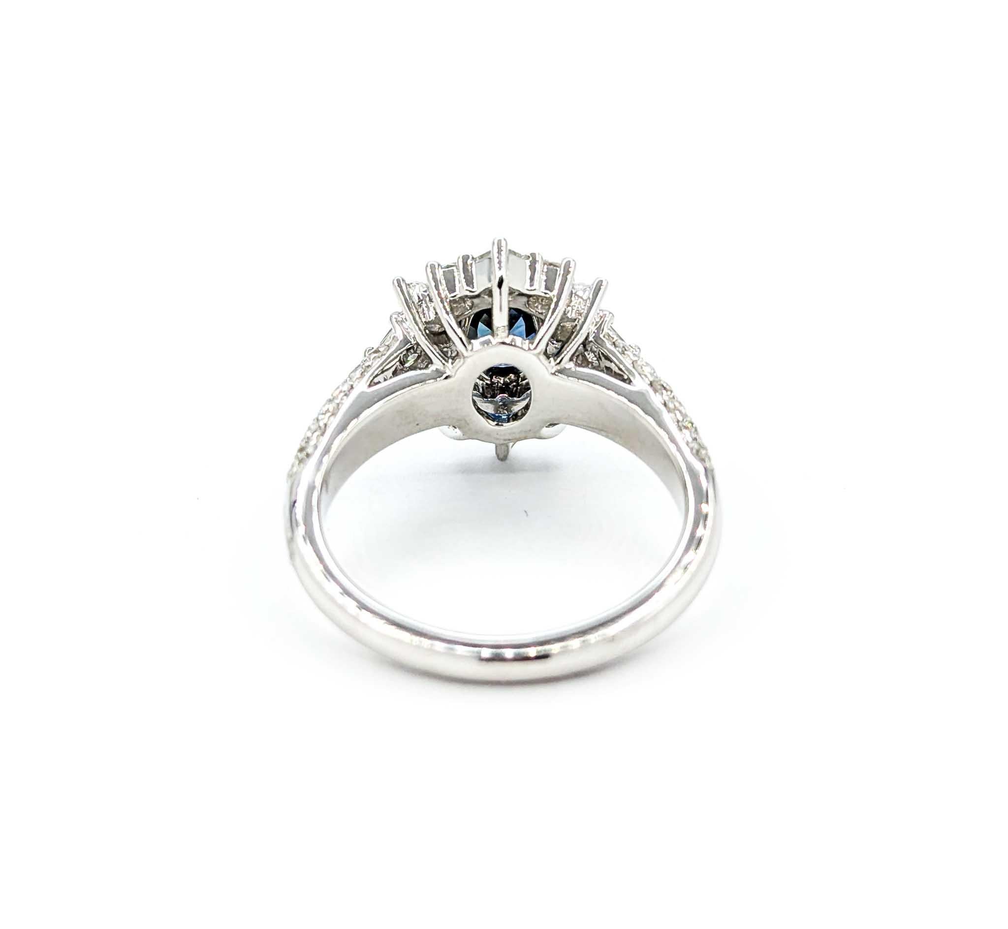 Anello con zaffiro e diamanti in oro bianco 18 carati in vendita 2