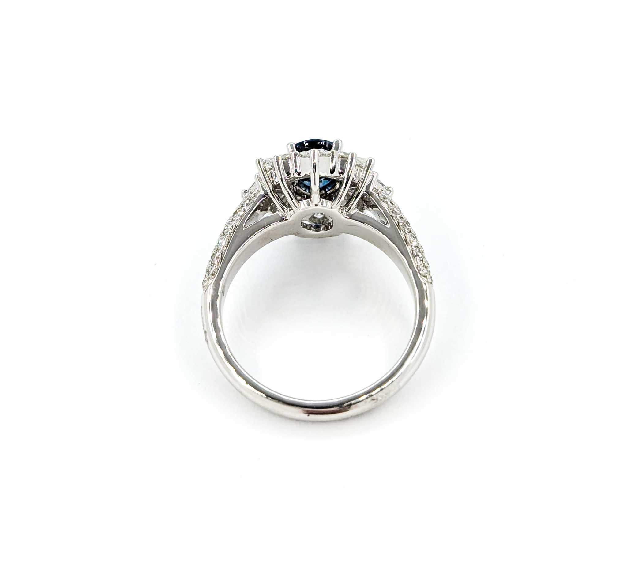 Anello con zaffiro e diamanti in oro bianco 18 carati in vendita 3