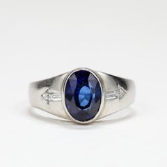 Anillo de zafiro y diamantes en platino, anillo clásico de hombre de mediados de siglo