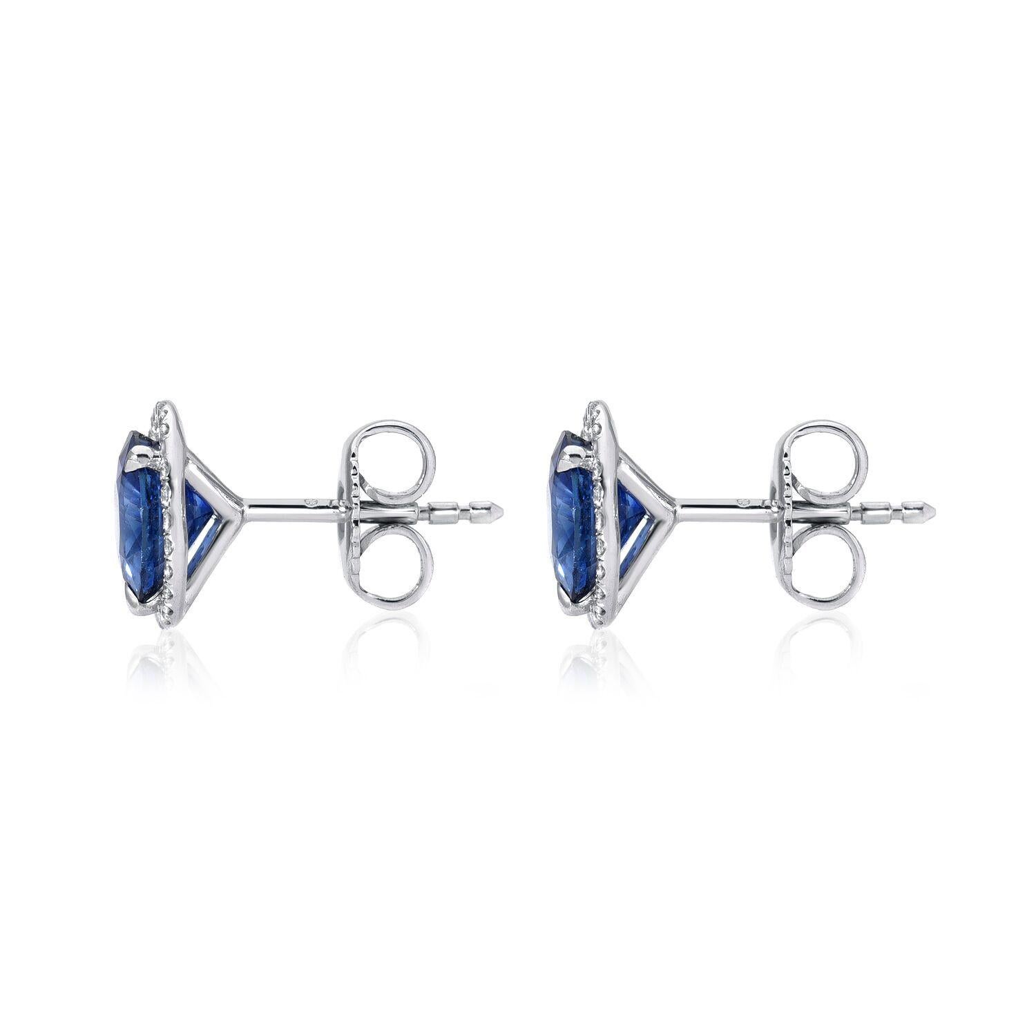 Sapphire stud earrings featuring a pair of round Sapphires weighing a total of 2.19 carats surrounded by a total of 0.25 carats of round brilliant diamonds, in 18K white gold.
Returns are accepted and paid by us within 7 days of delivery.

Sapphire