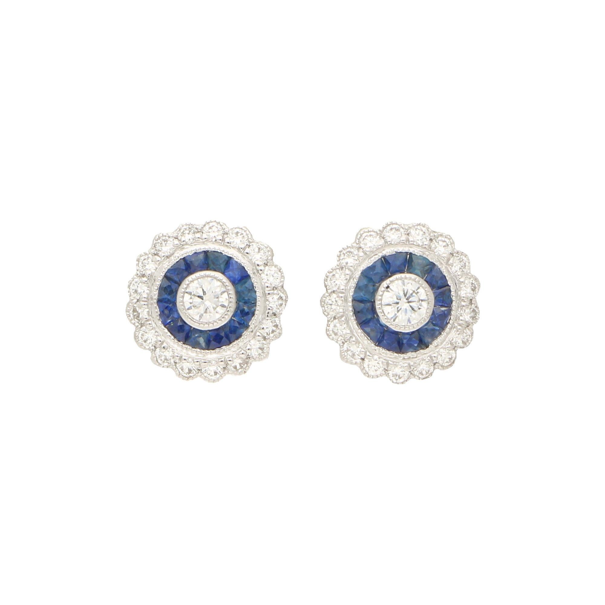 Boucles d'oreilles style cible en saphirs et diamants en vente