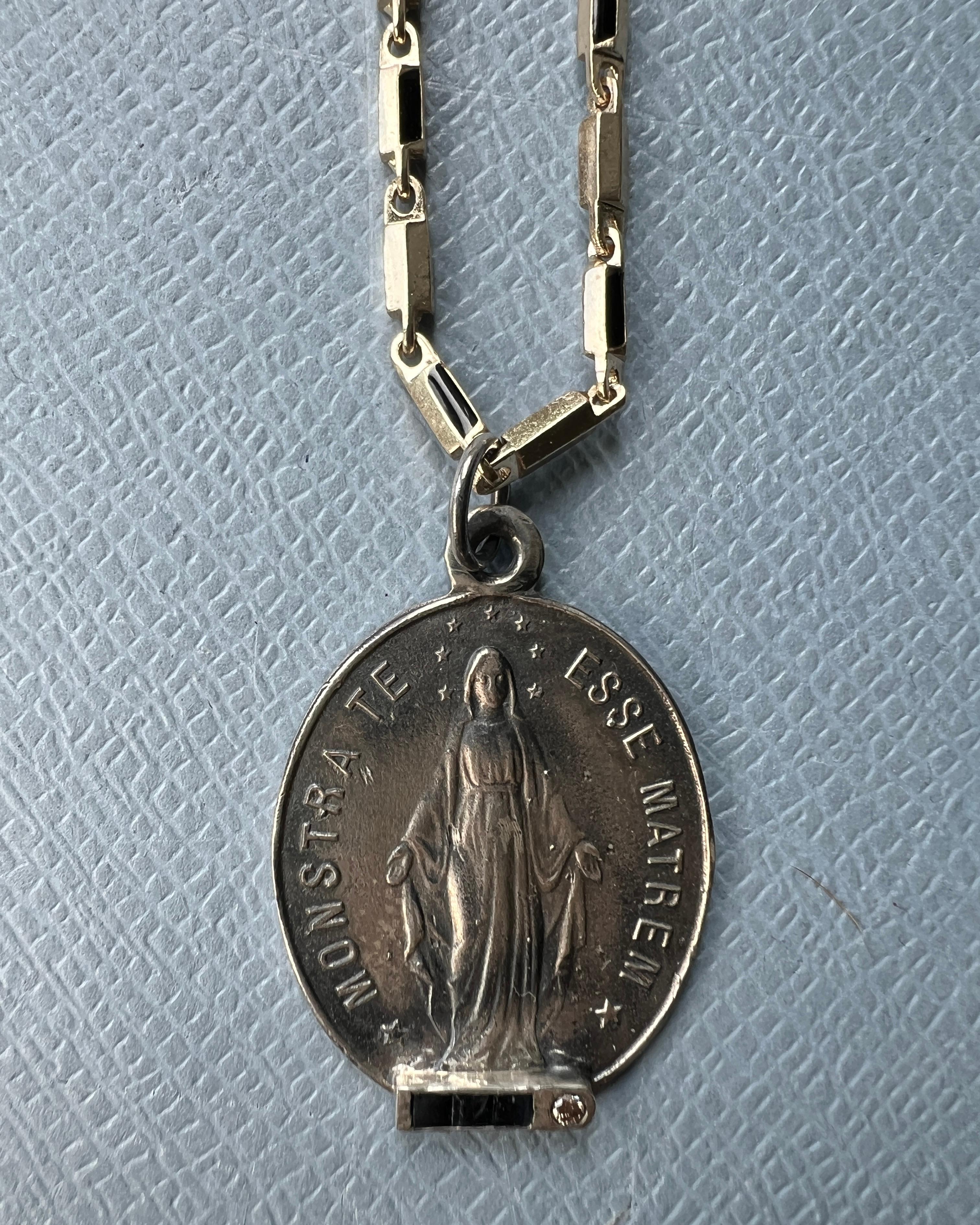Primo vittoriano Blue Sapphire White Diamond Virgin Mary Medal Necklace Silver in vendita
