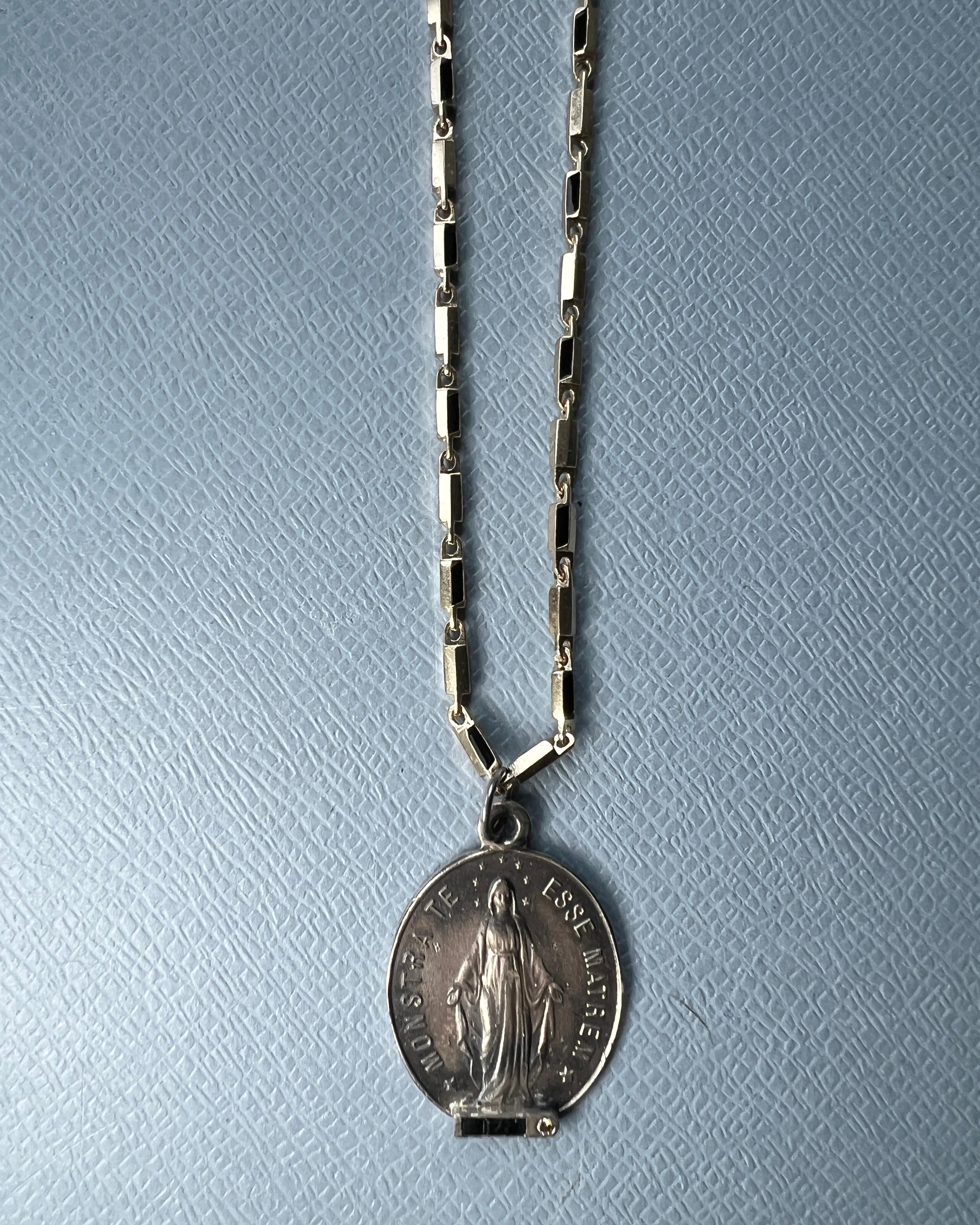 Blue Sapphire White Diamond Virgin Mary Medal Necklace Silver In condizioni Nuovo in vendita a Los Angeles, CA