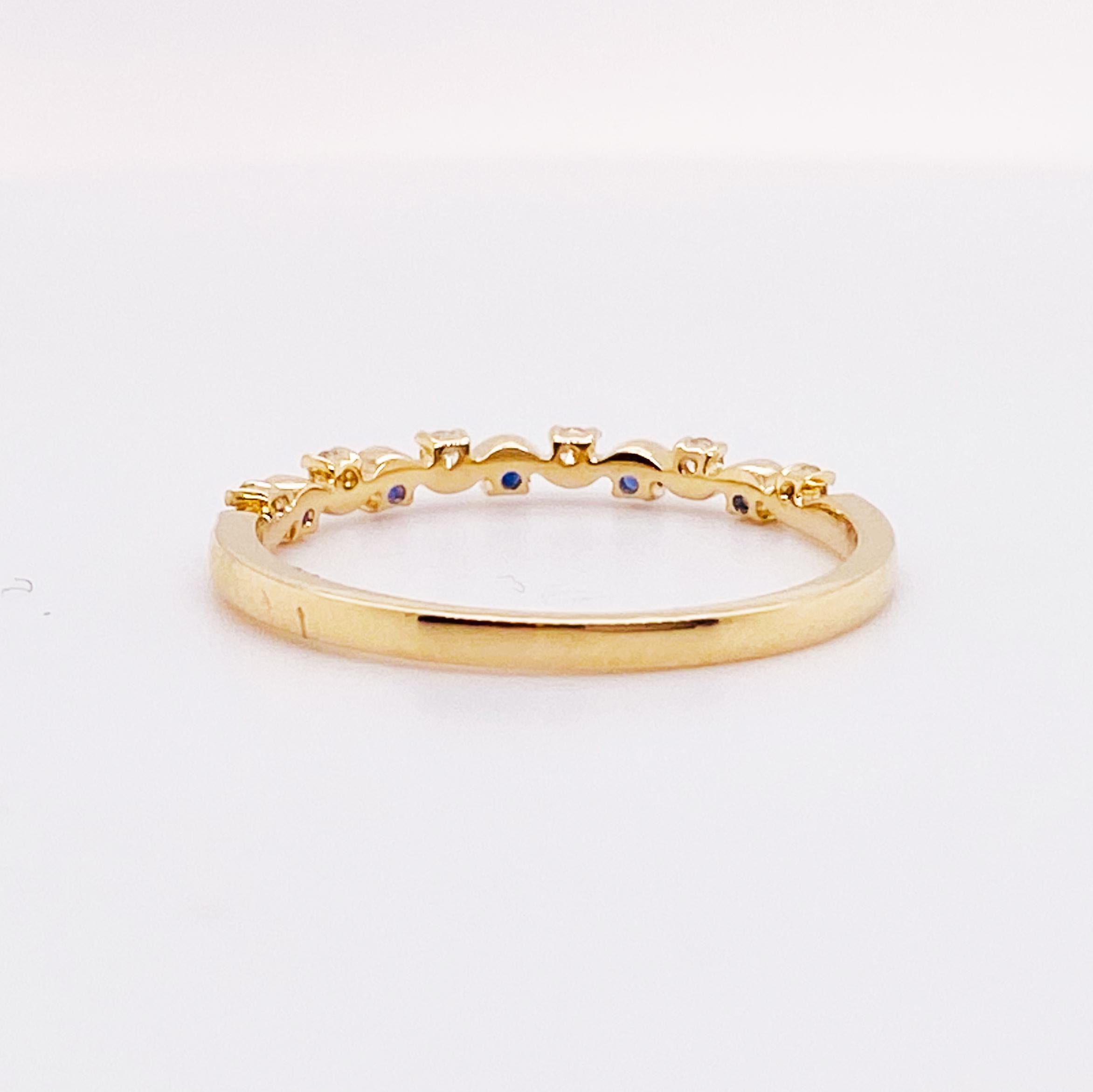 En vente :  Bague empilable en or jaune 14K à grains fins et saphirs et diamants en forme de vague 7