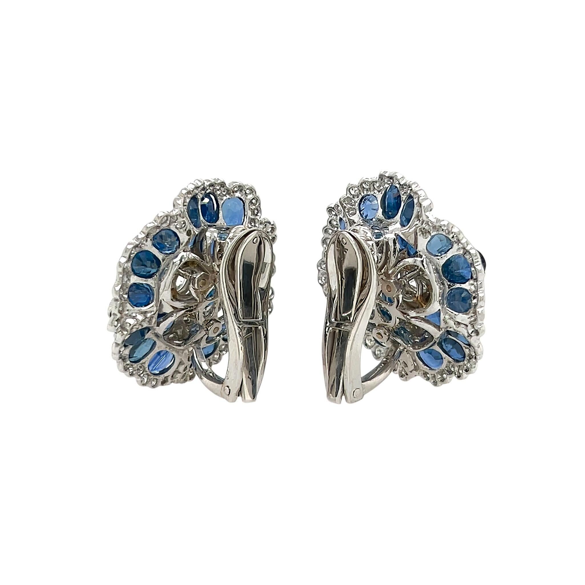 Orecchini a fiore in oro bianco con zaffiro e diamante In condizioni buone in vendita a New York, NY