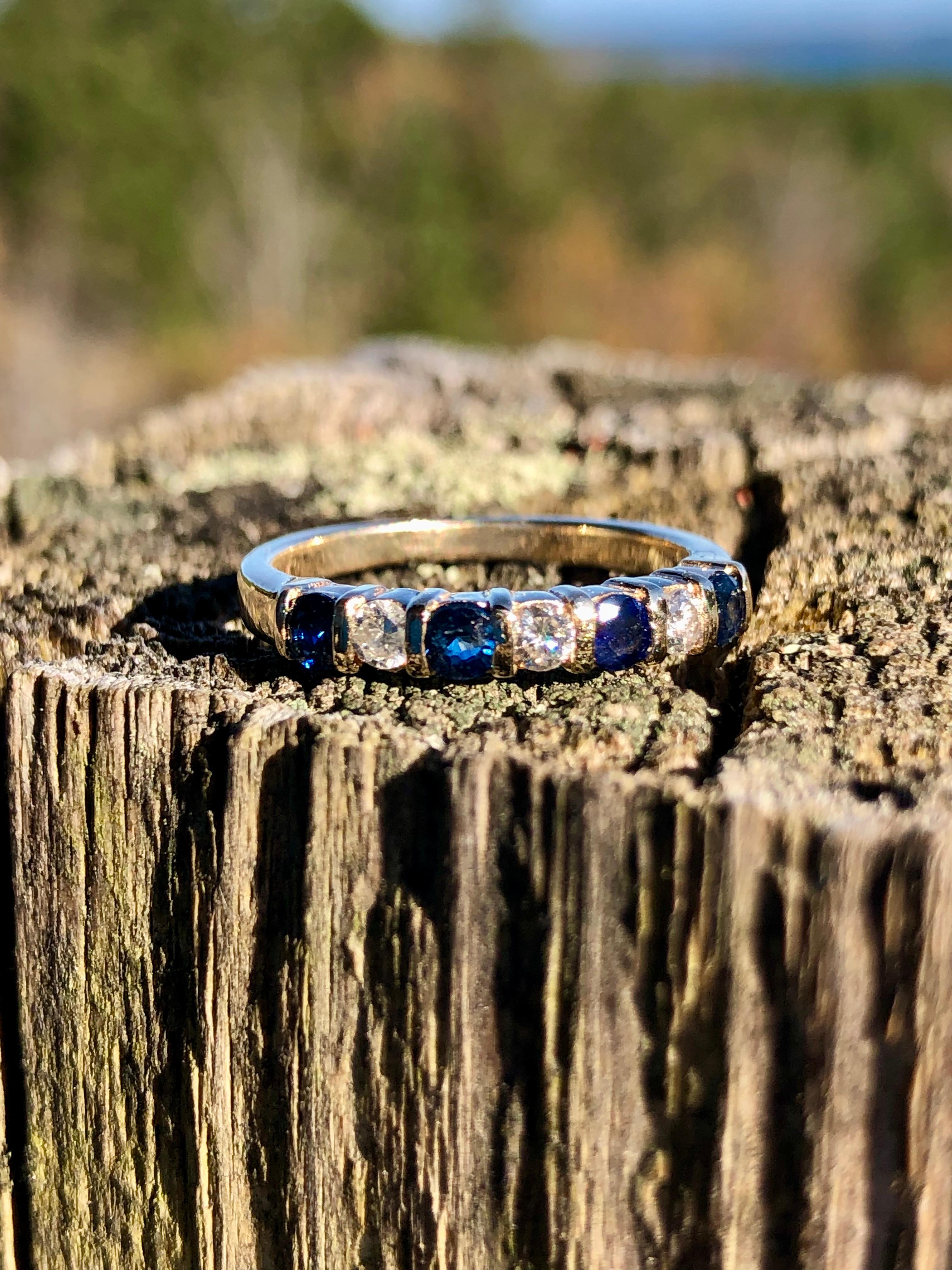 gold band sapphire ring