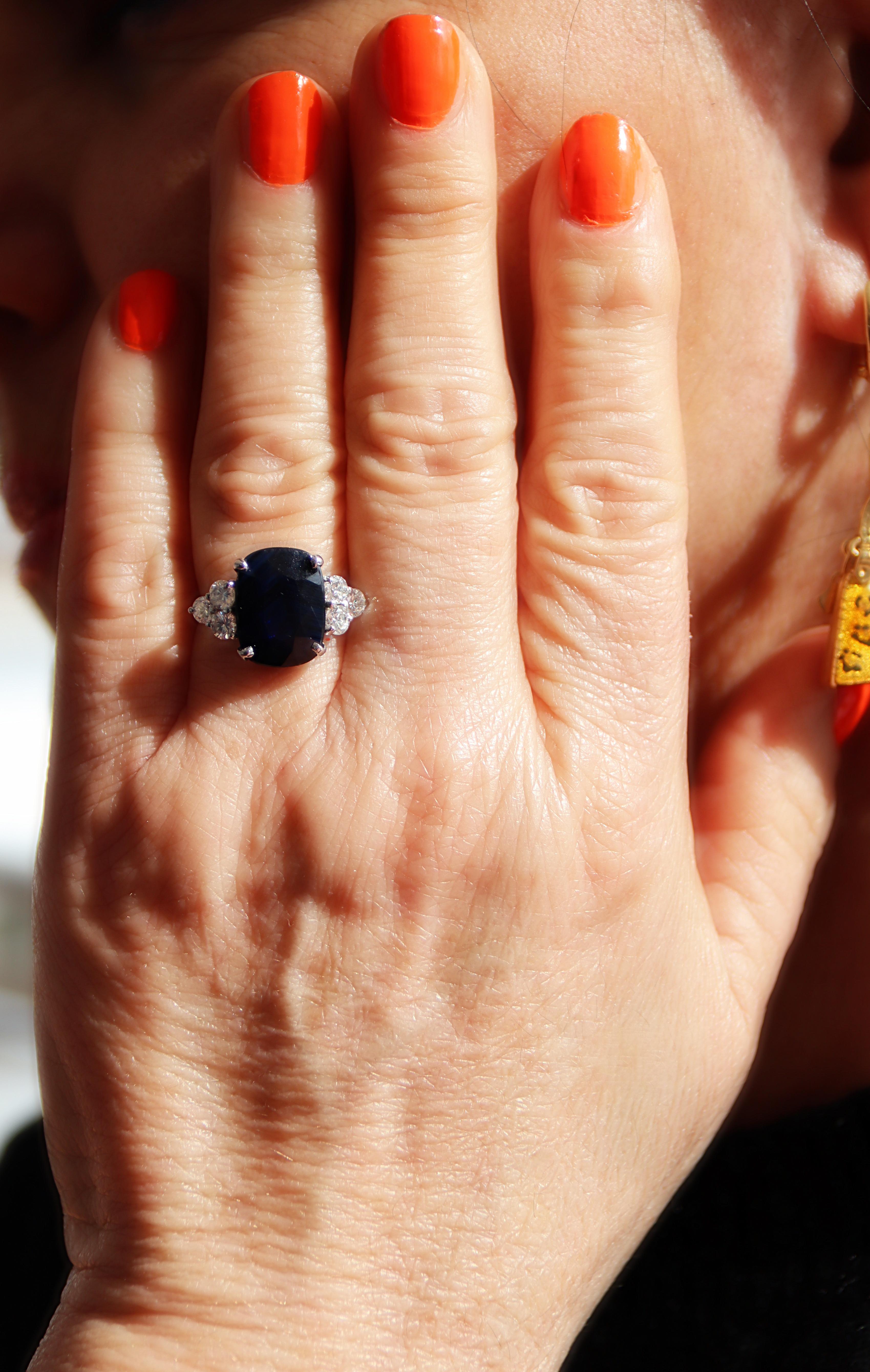 Sapphire Diamonds 18 Karat White Gold Cocktail Ring For Sale 1
