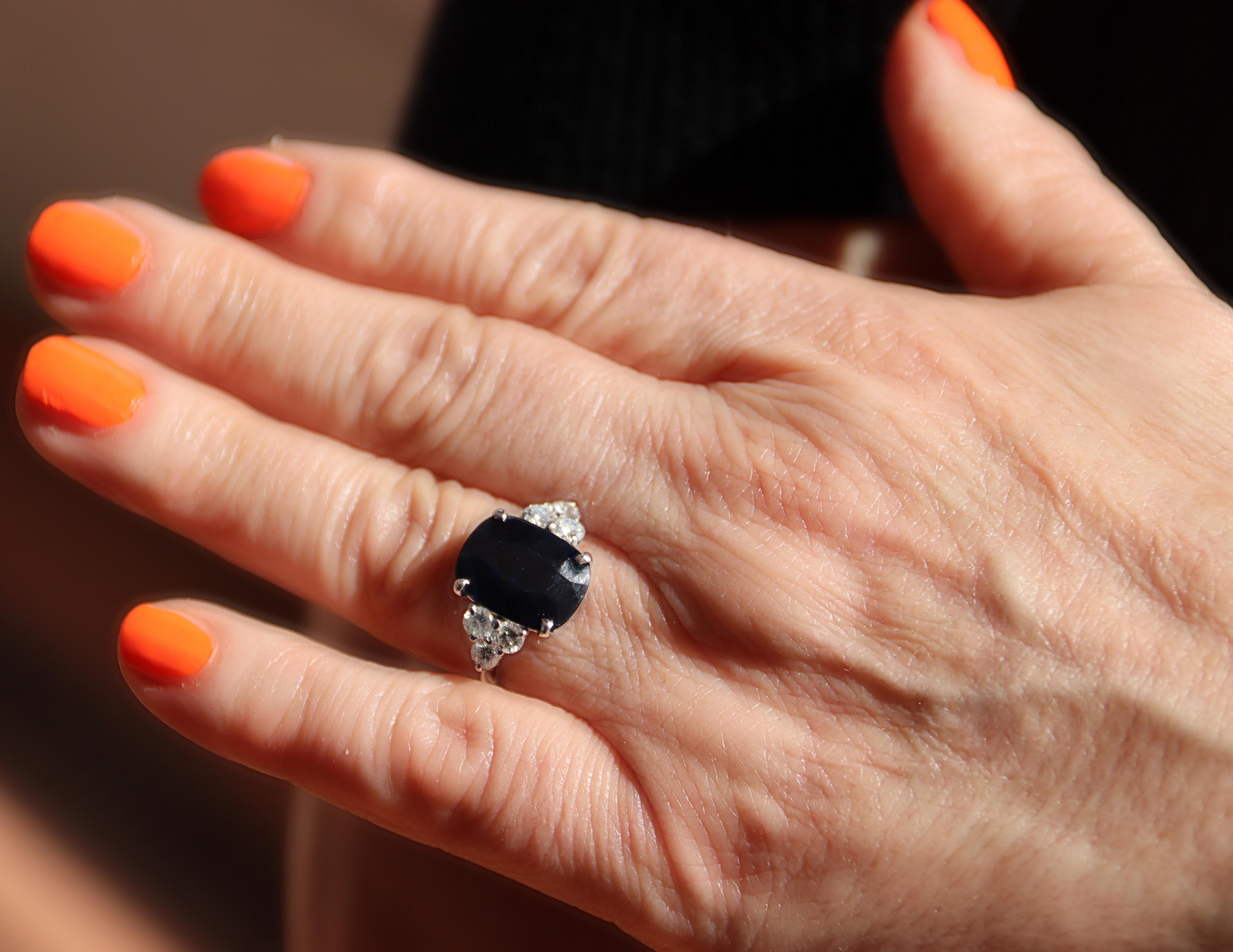 Sapphire Diamonds 18 Karat White Gold Cocktail Ring For Sale 2