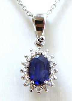 Collana con zaffiro, diamanti e oro bianco 18 carati.