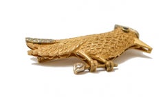 Saphir, diamants, broche oiseau en or jaune 18 carats.
