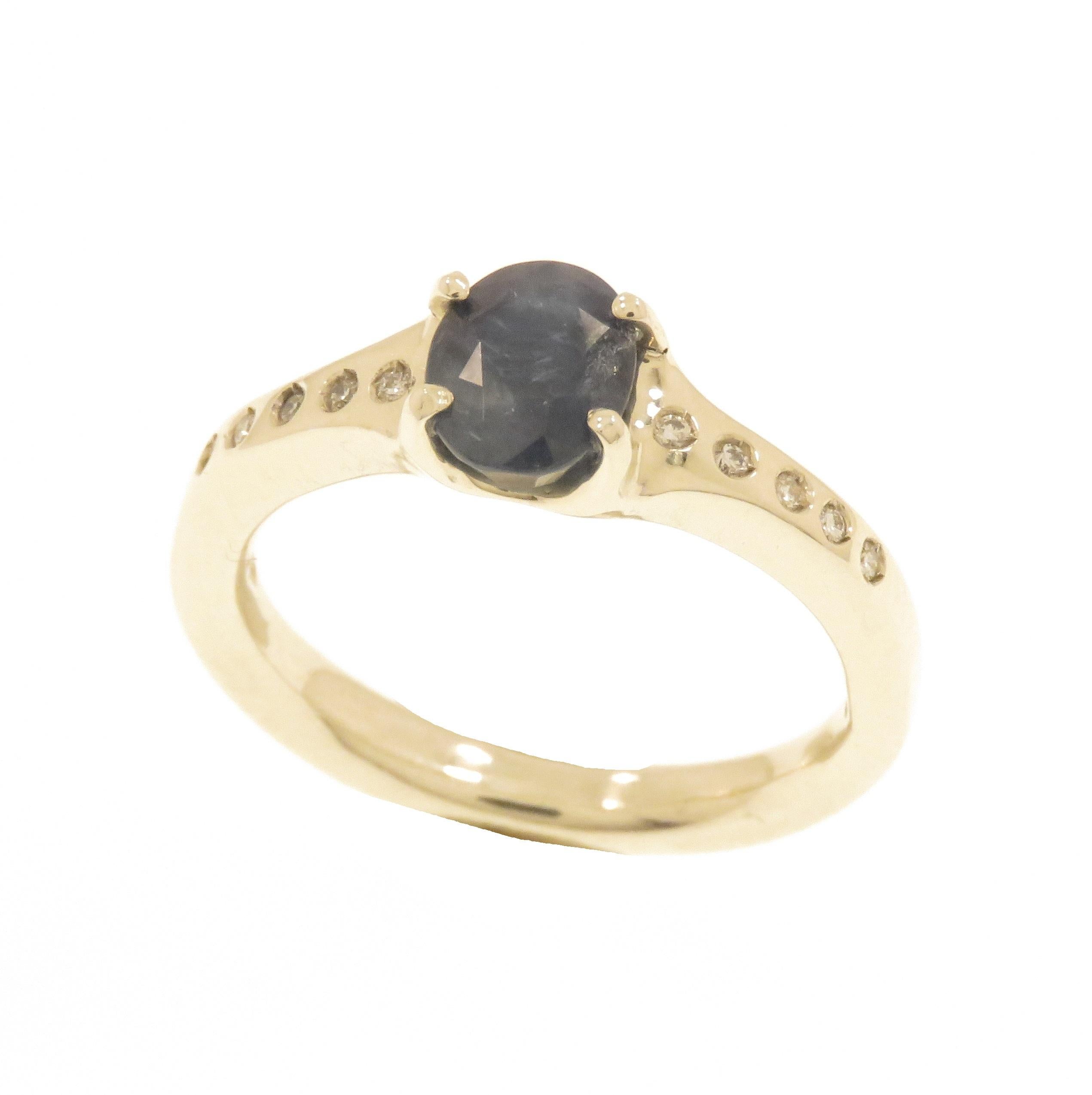 Saphir-Diamanten-Ring aus 9 Karat Weißgold im Zustand „Neu“ im Angebot in Milano, IT