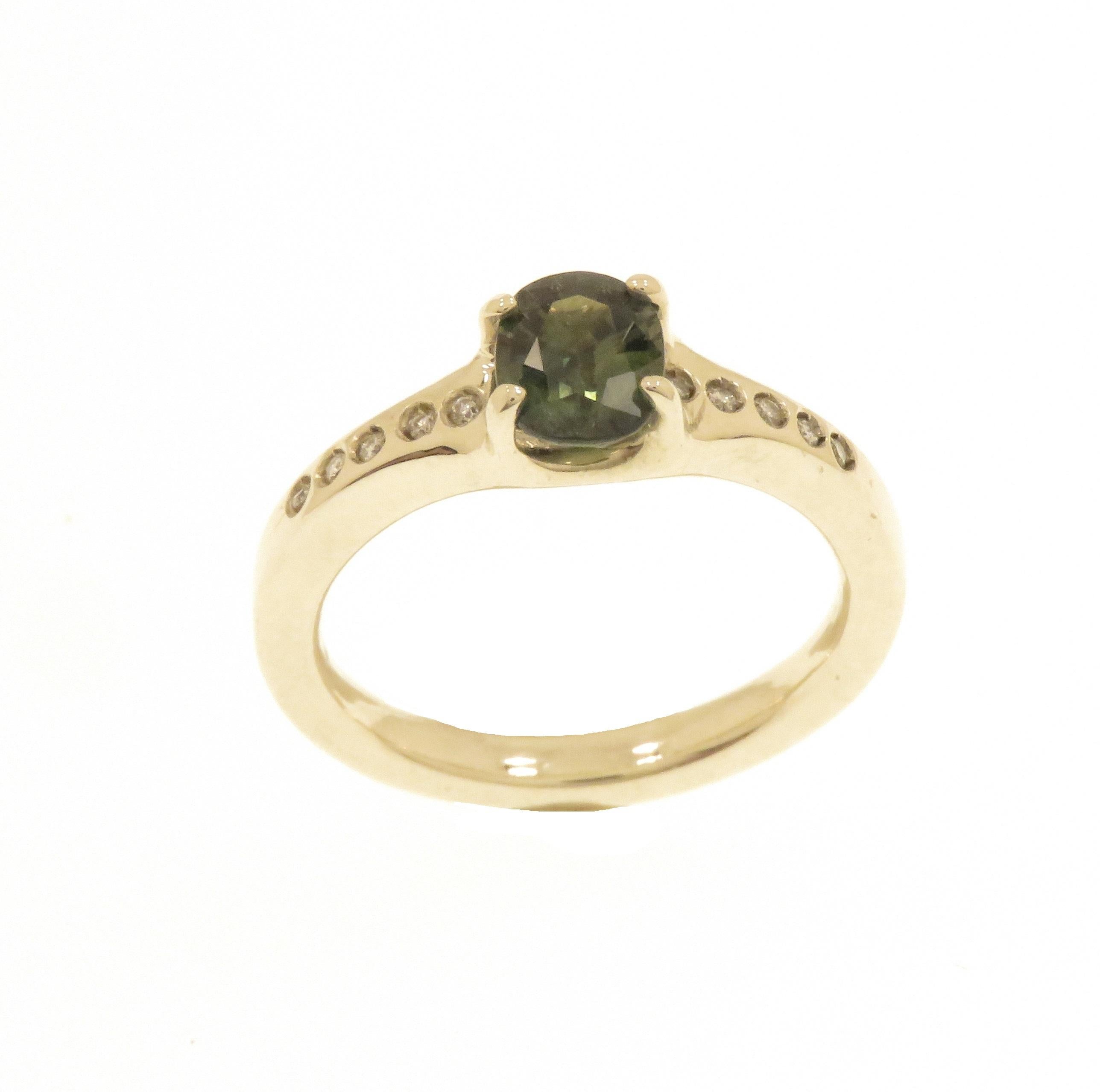 Green Sapphire Diamonds White Gold Engagement Ring In New Condition For Sale In Milano, IT