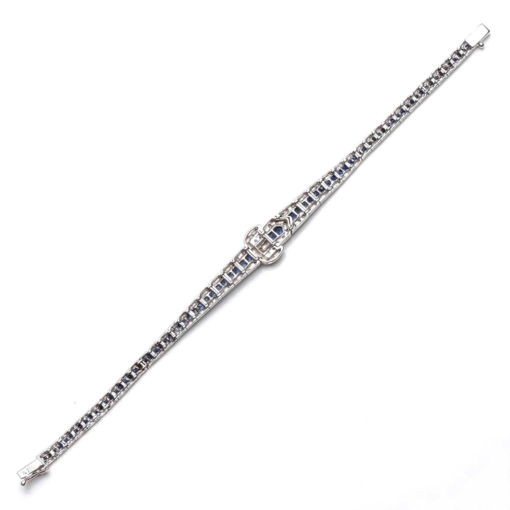 Questo bracciale degli anni '60 è incastonato in oro bianco 18ct e zaffiri calibrati, tagliati appositamente per il bracciale. Il regalo perfetto per chi vuole aggiungere un tocco di eleganza in più al proprio look.

Punti salienti
- 1960s
- Oro