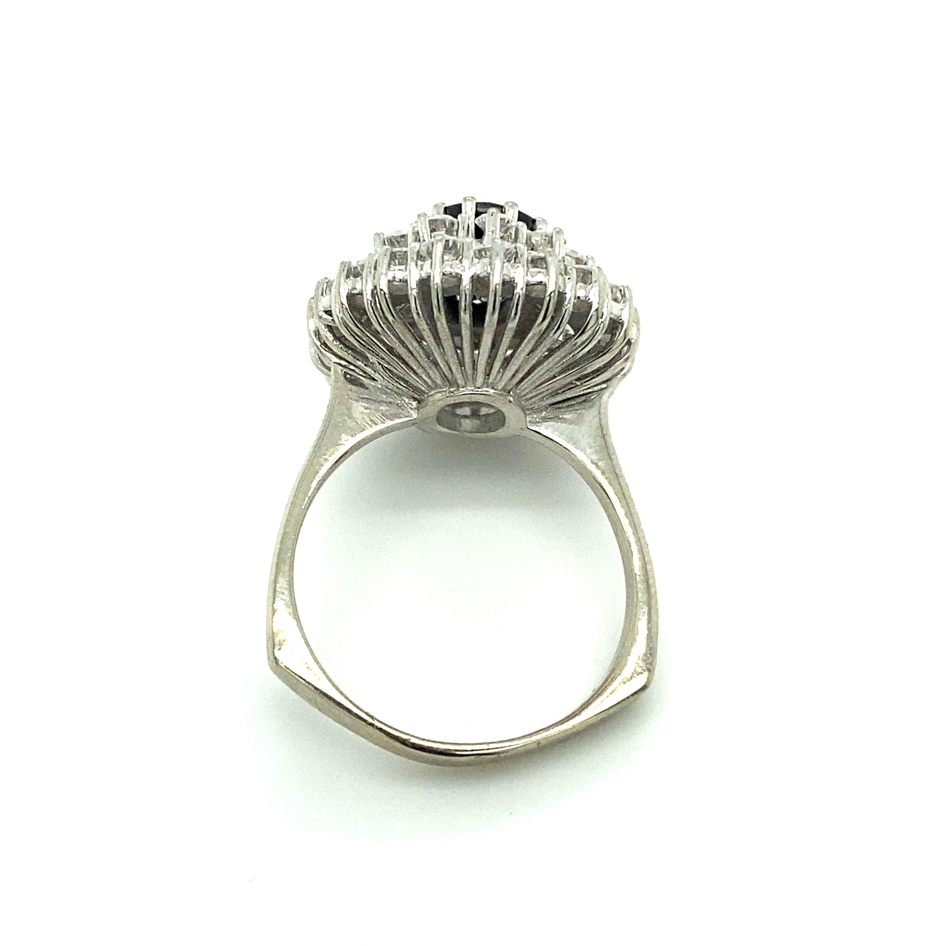 Sapphire & Diamonds Cocktail Ring In Excellent Condition For Sale In Miami, FL