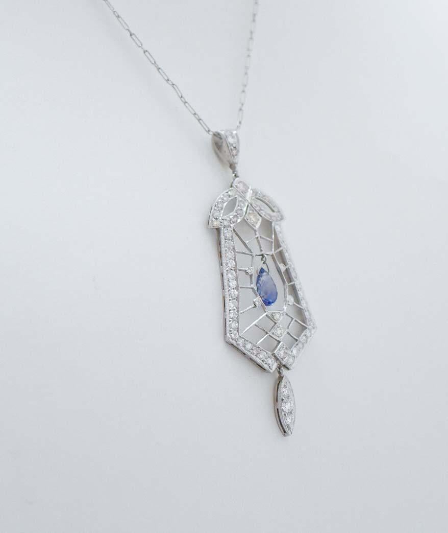 Colgante de zafiro, diamantes y platino. Retro en venta