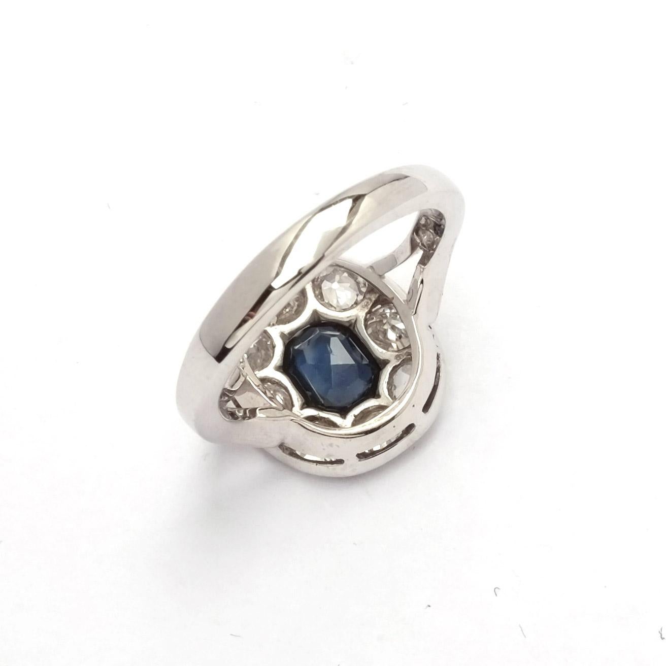 Oval Cut Oval Sapphire & Diamonds Ring Vintage For Sale