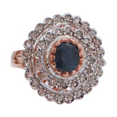 Anillo de zafiro, diamantes, oro rosa y plata.