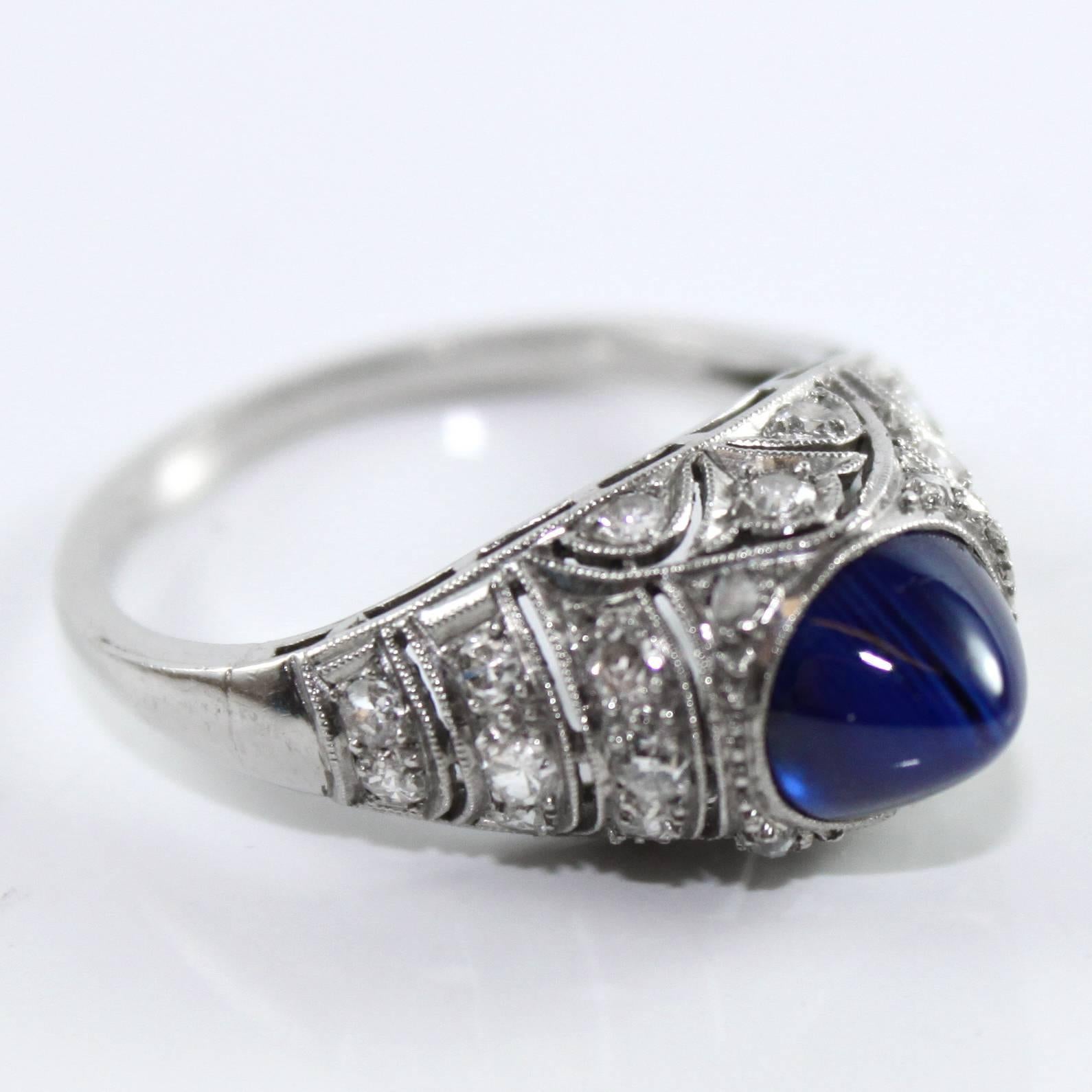 18K White Gold Sapphire Dome and Diamond Ring In Excellent Condition In Idar-Oberstein, DE