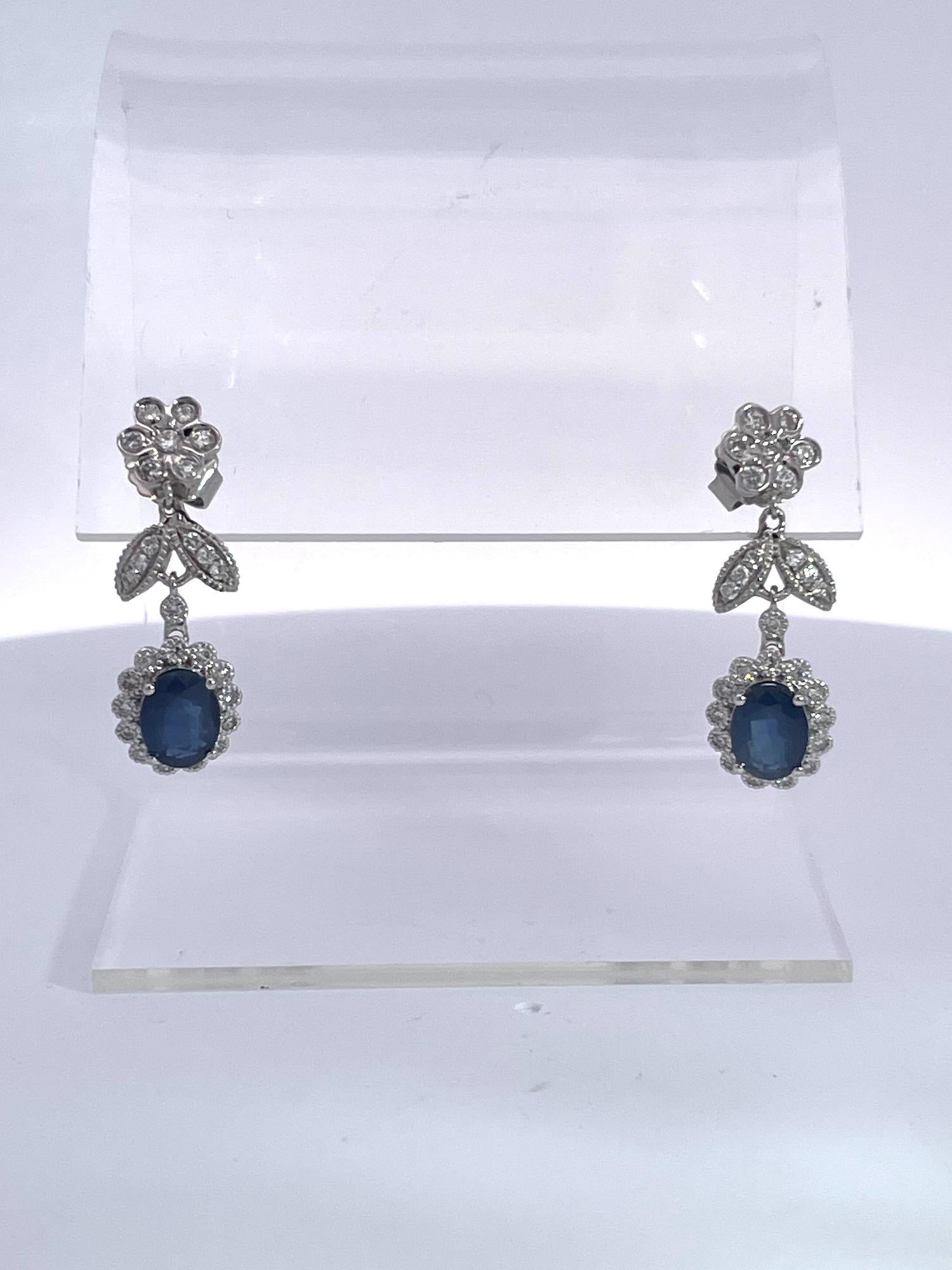 Orecchini a goccia con zaffiro e diamanti 18K in vendita 1
