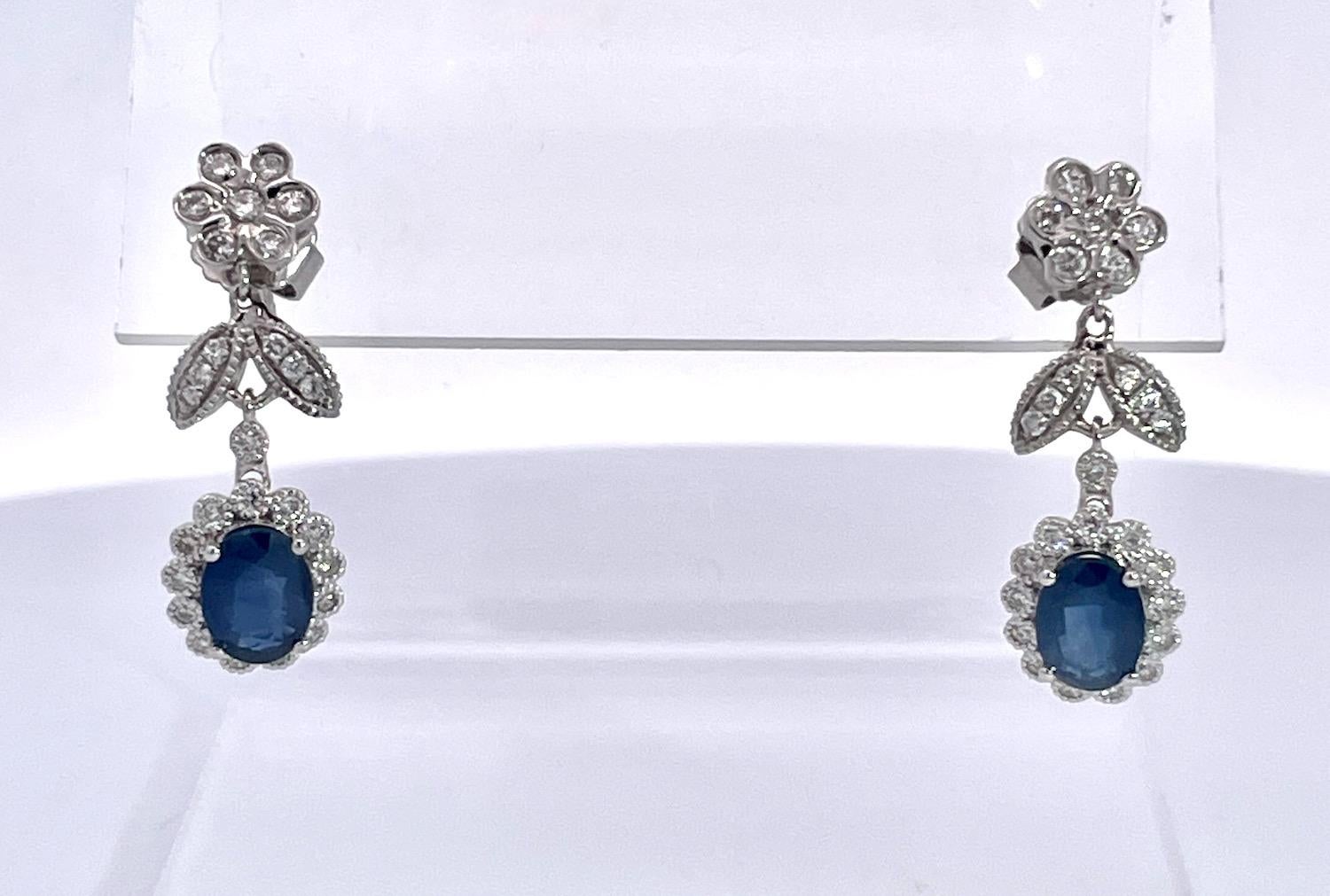 Orecchini a goccia con zaffiro e diamanti 18K in vendita 2