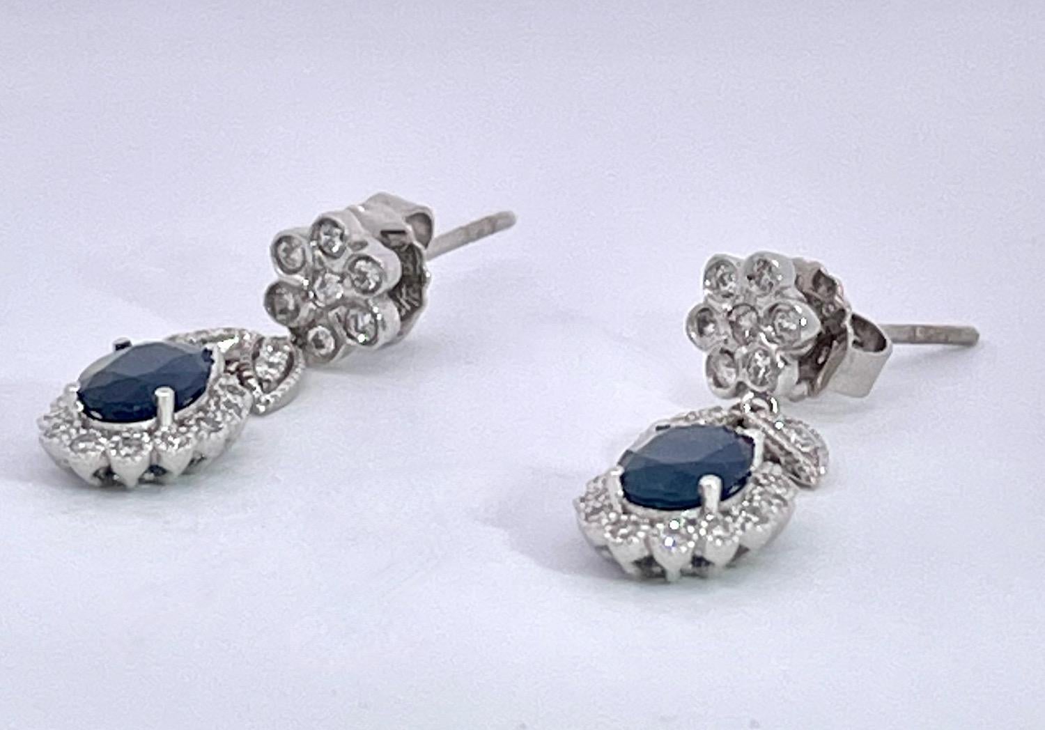 Orecchini a goccia con zaffiro e diamanti 18K in vendita 3