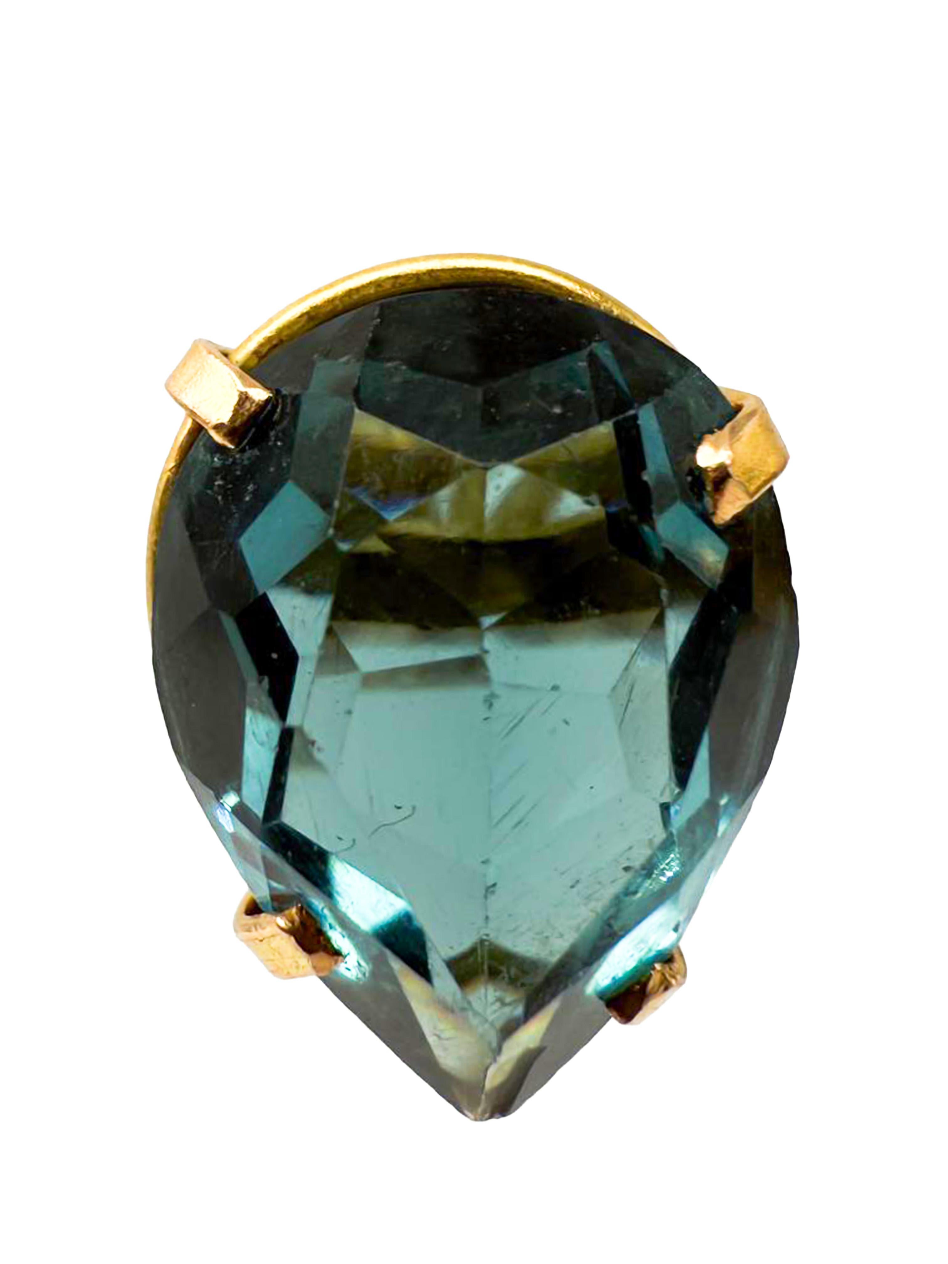 Puoi visionare i prodotti su richiesta presso i nostri negozi di Berlino o Amburgo.

Questi squisiti orecchini a perno in oro giallo 18 carati affascinano per la loro eleganza classica e per la brillantezza del blu profondo degli zaffiri tagliati a