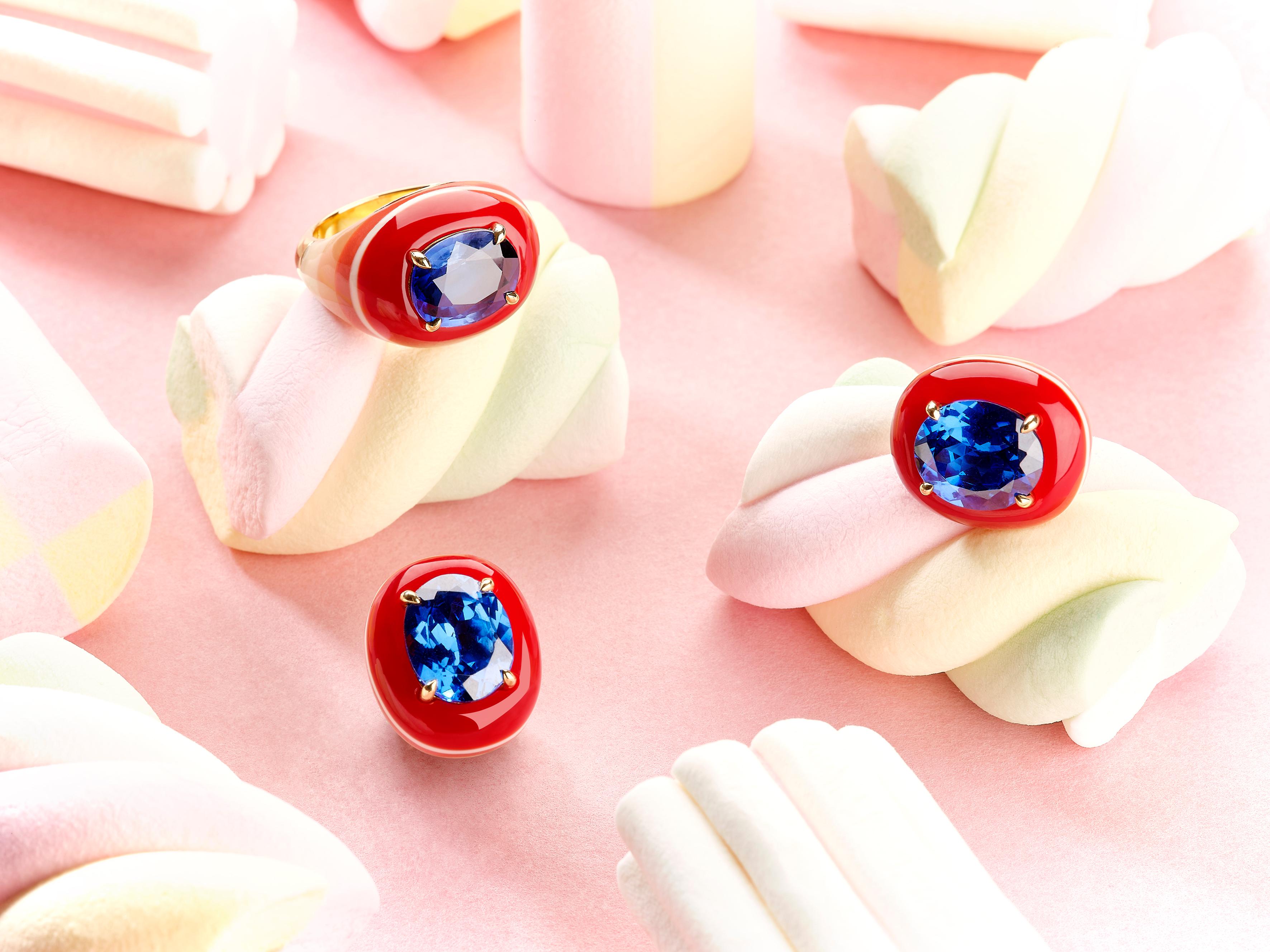 Taille ovale Sapphire Earrings in Resin en vente