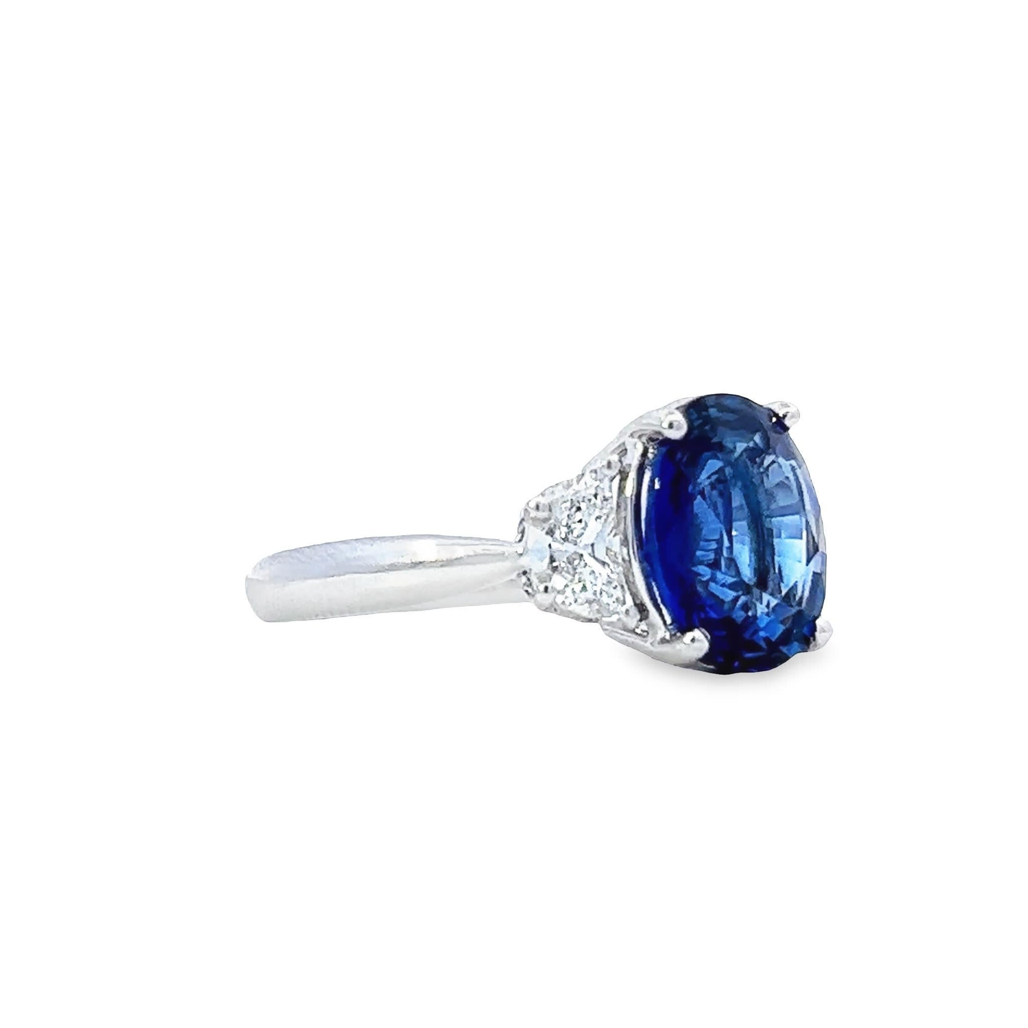 Anello di diamanti Eleg con zaffiro In condizioni Nuovo in vendita a Great Neck Plaza, NY