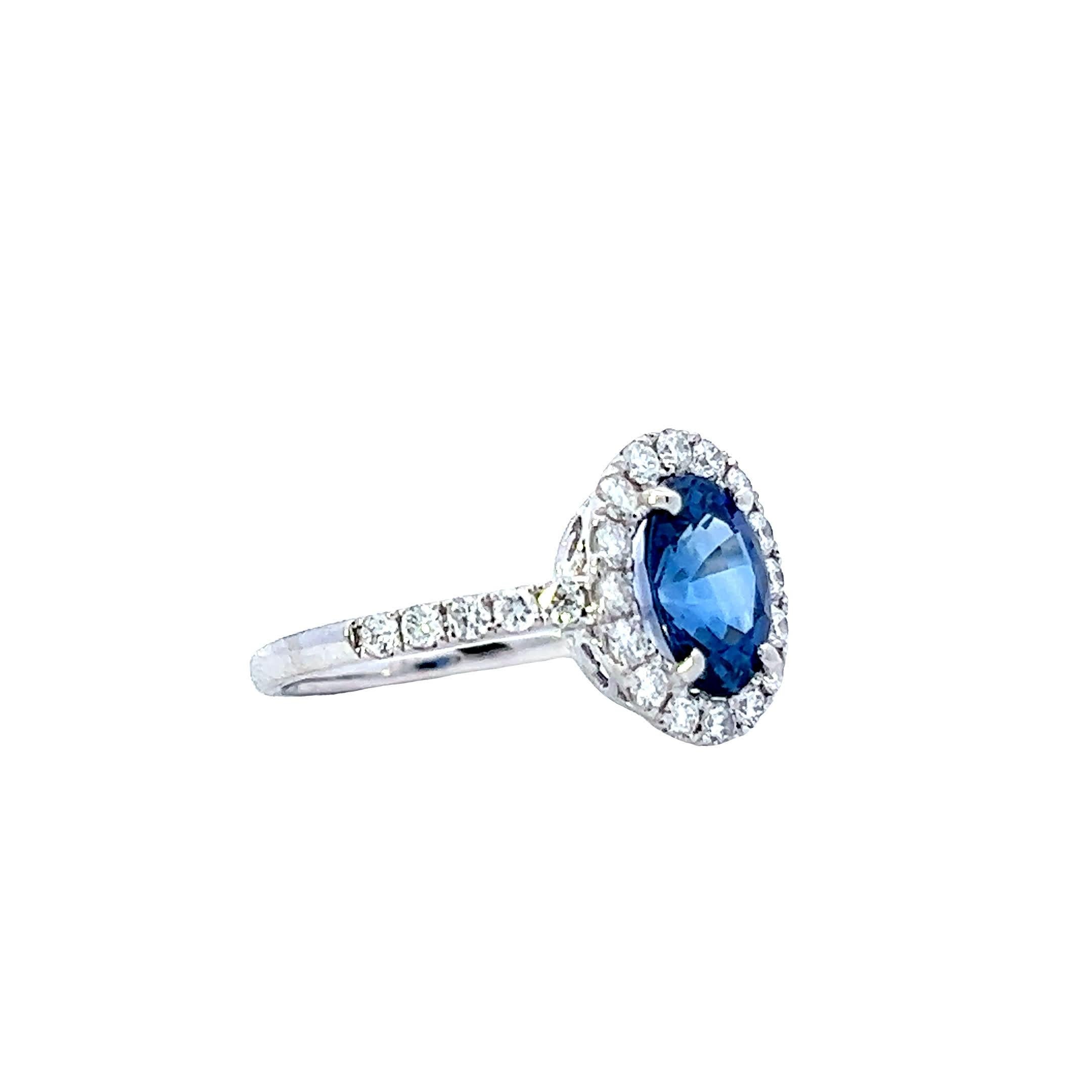 Anello di diamanti Eleg con zaffiro In condizioni Nuovo in vendita a Great Neck Plaza, NY