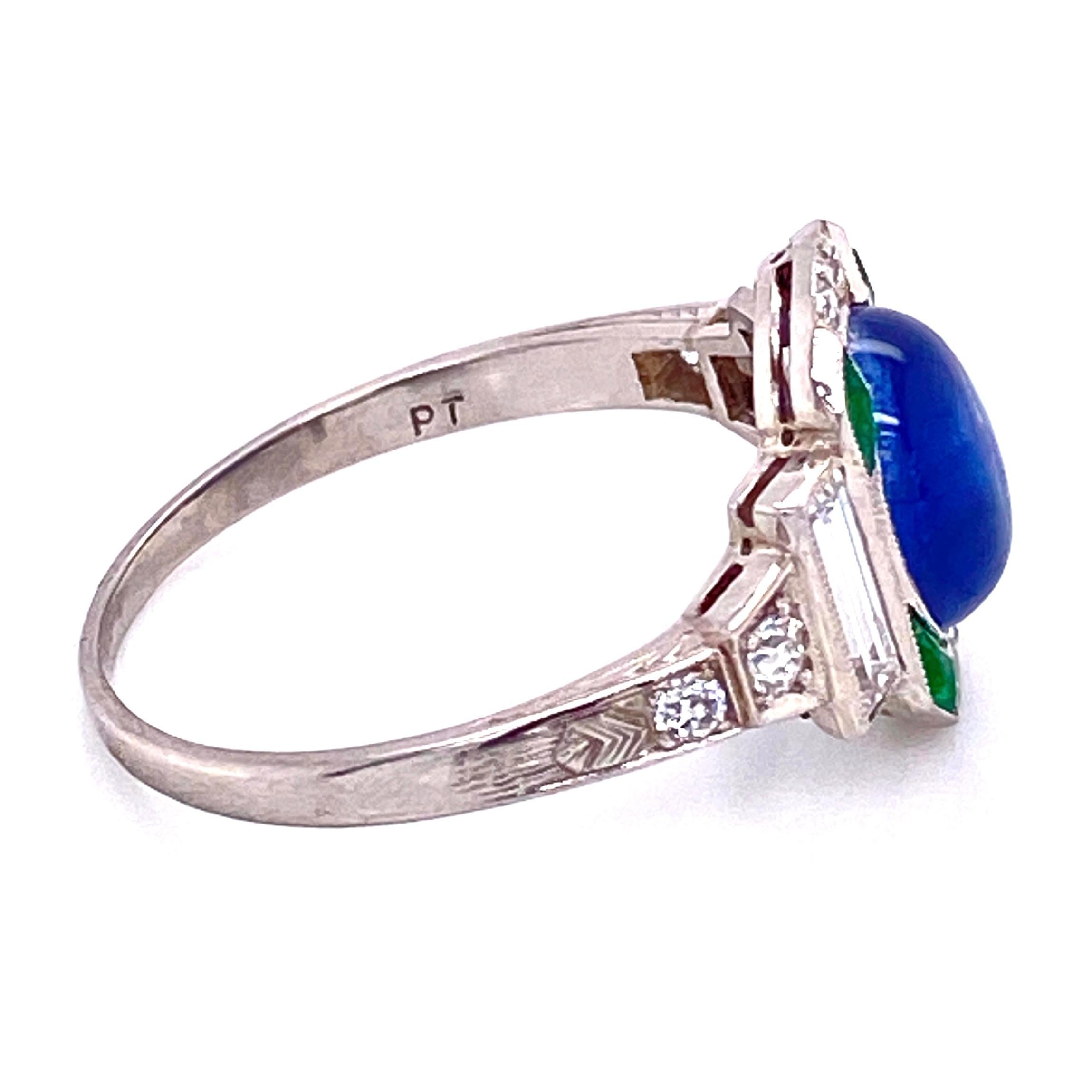 Sapphire Emerald and Diamond Art Deco Style Platinum Ring Fine Estate Jewelry In Excellent Condition In Montreal, QC