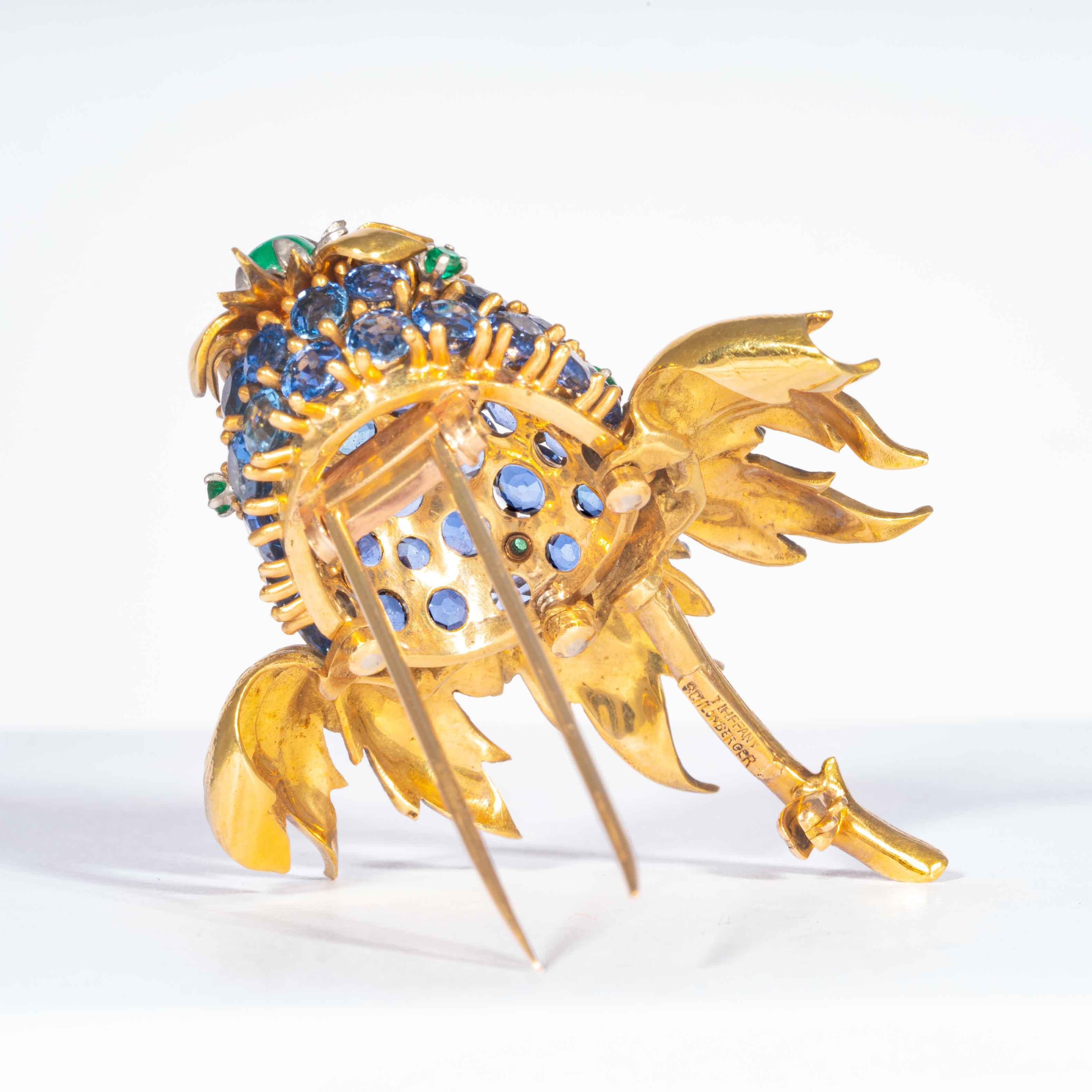Schlumberger Tiffany & Co. Broche chardon en saphir, émeraude et or jaune en vente 3