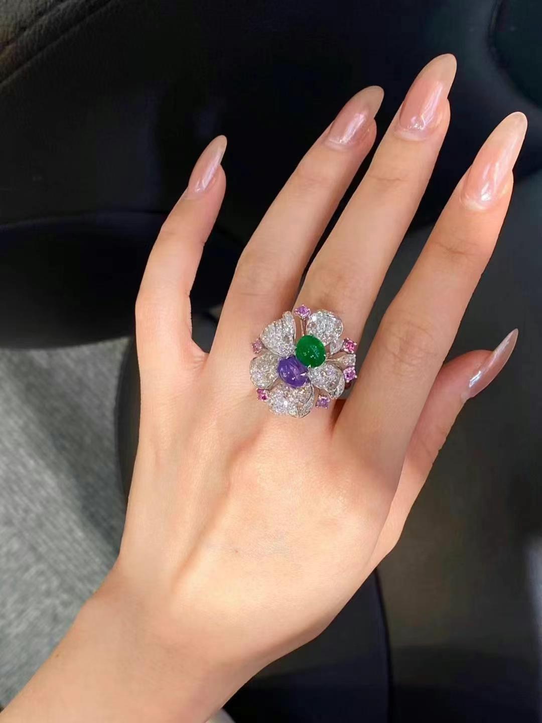En vente :  Bague cocktail saphir, émeraude et diamant - or blanc 18K 2