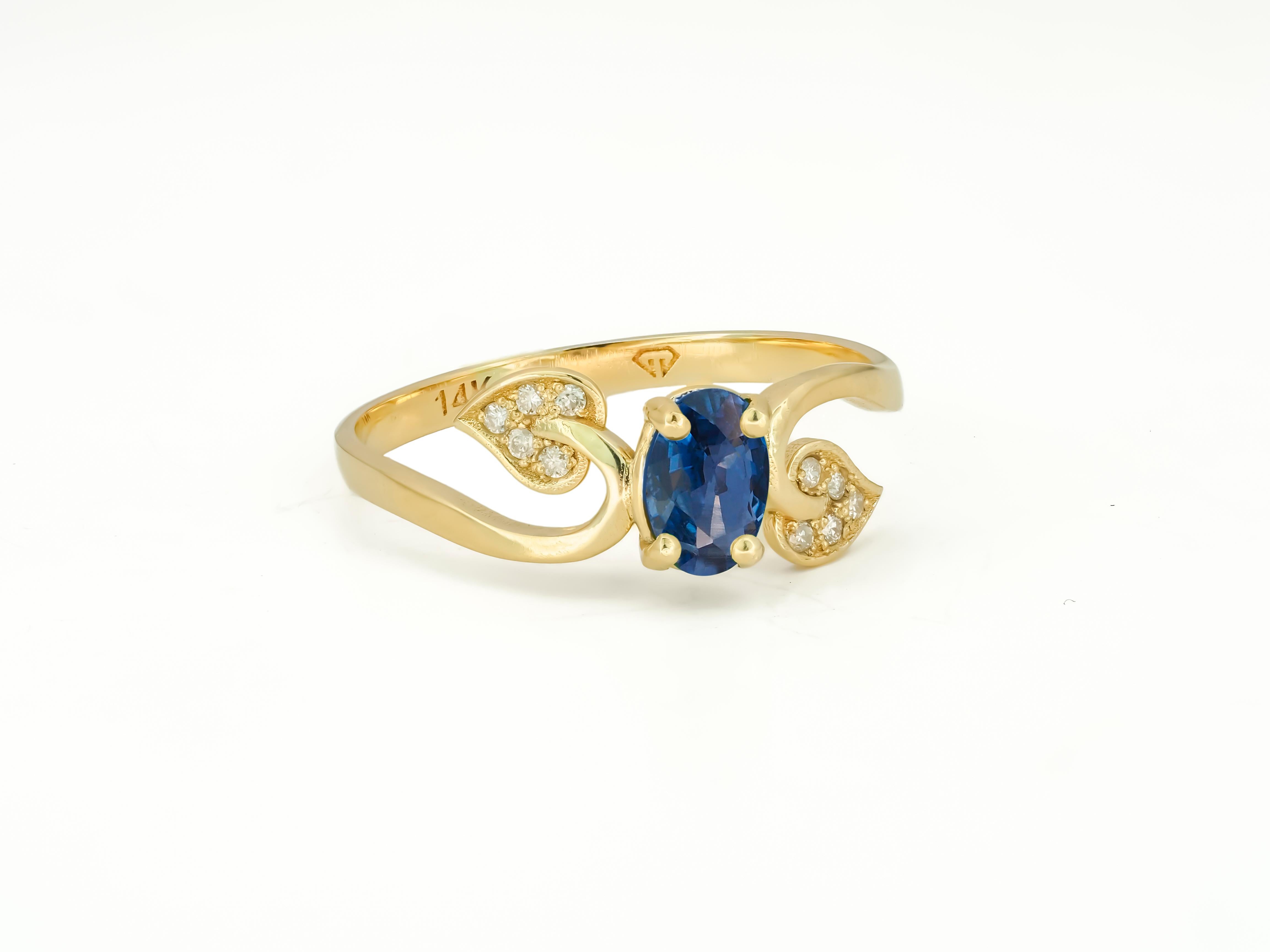 Modern Sapphire engagement ring.  For Sale